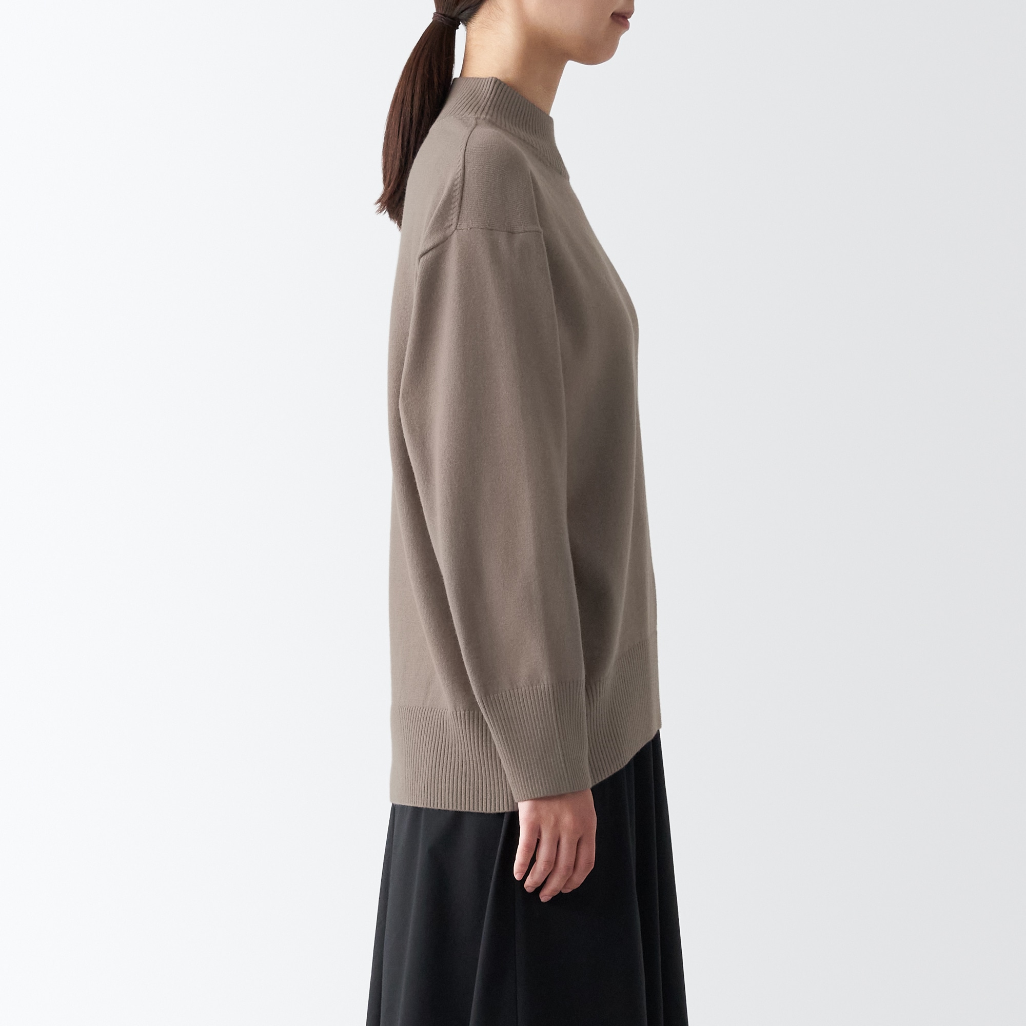 洗えるニットハイネックセーター