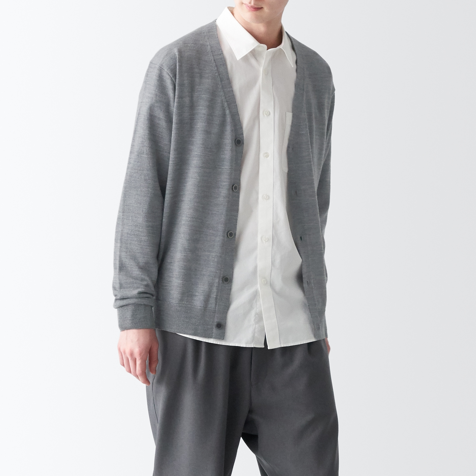 洗えるウールハイゲージＶネックカーディガン