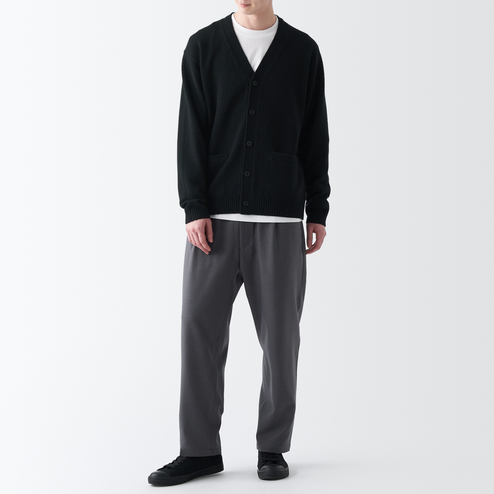 洗えるウールミドルゲージＶネックカーディガン