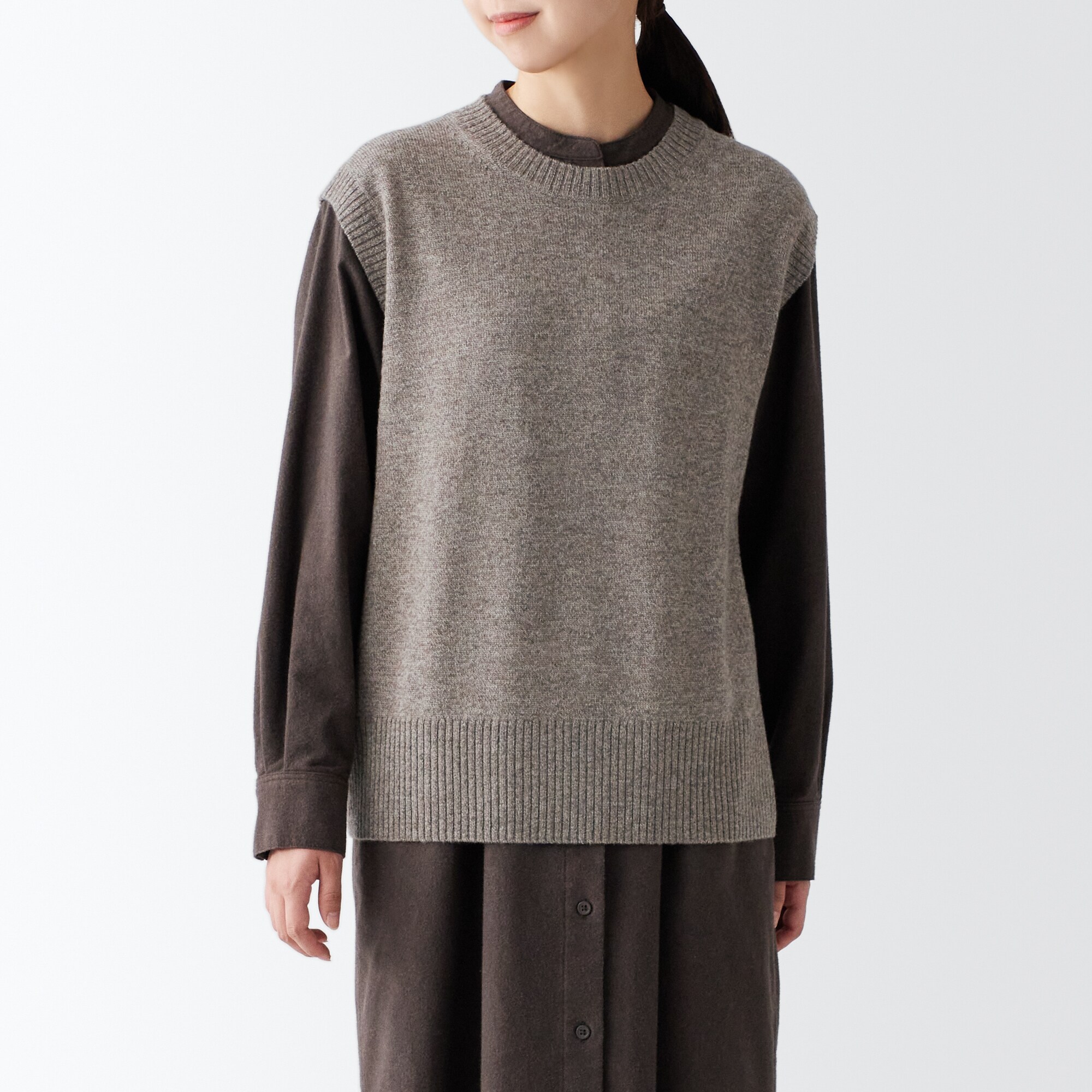 残糸で編んだクルーネックベスト