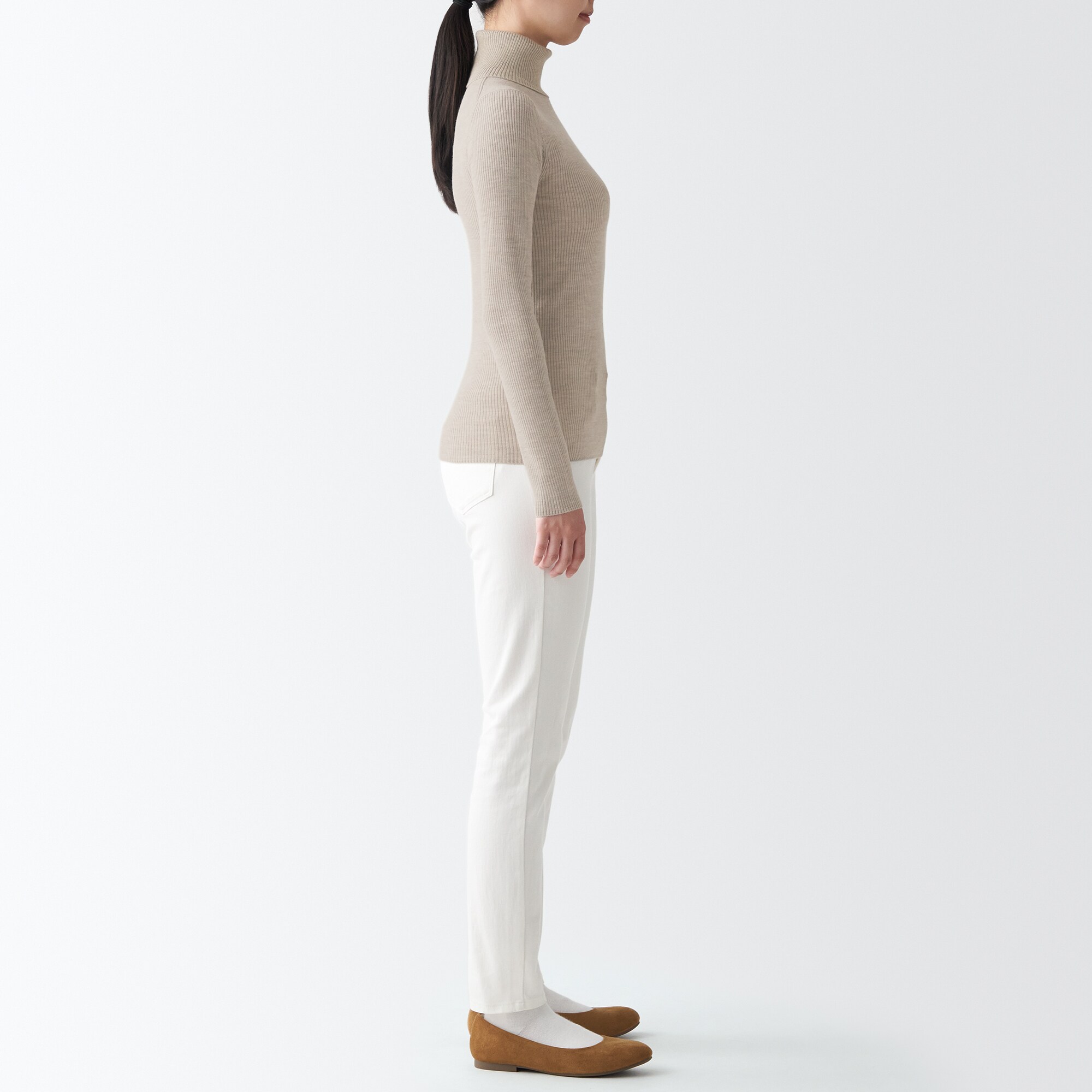 首のチクチクを抑えたリブ　タートルネック洗えるセーター（数量限定）