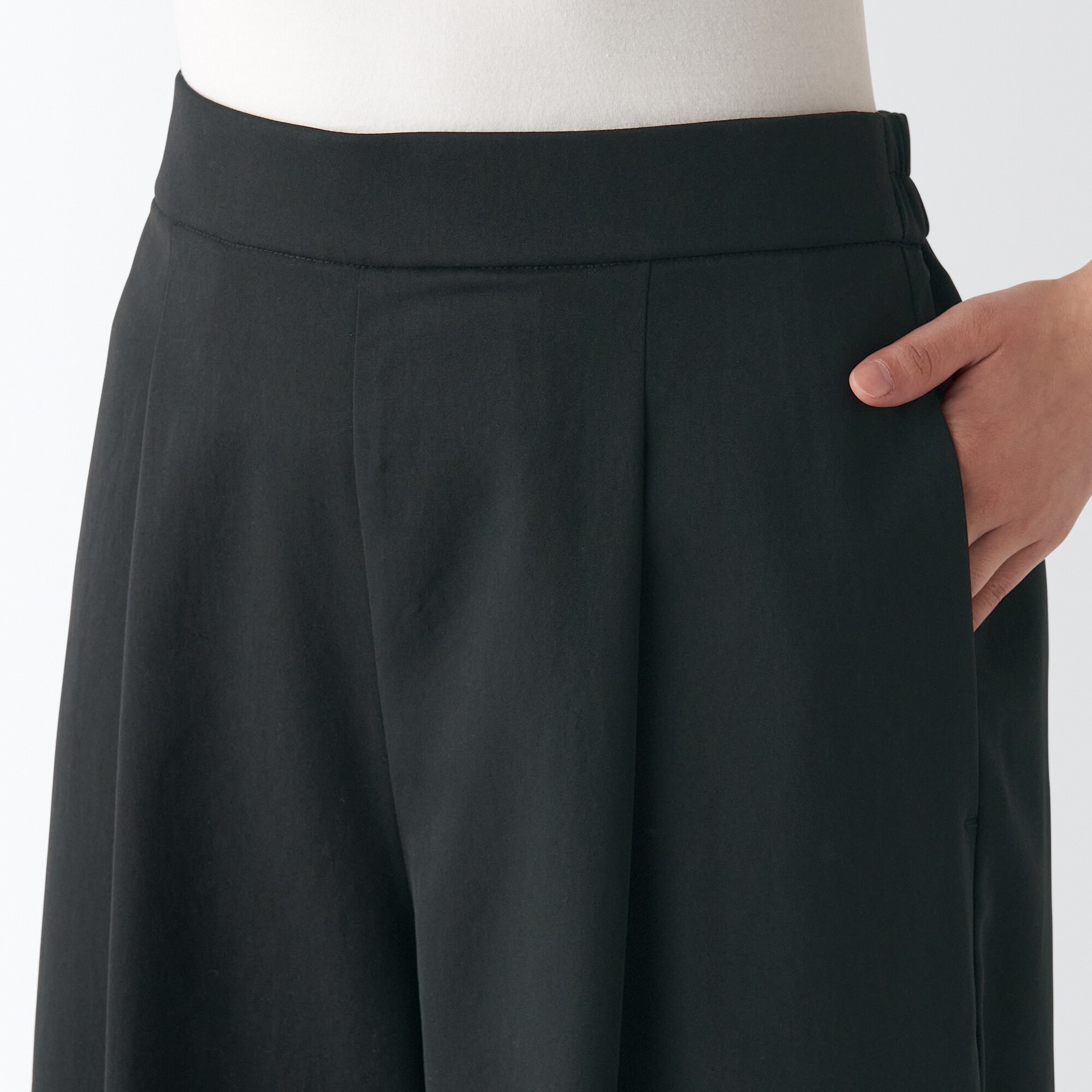 再生ポリエステルクロップドパンツ