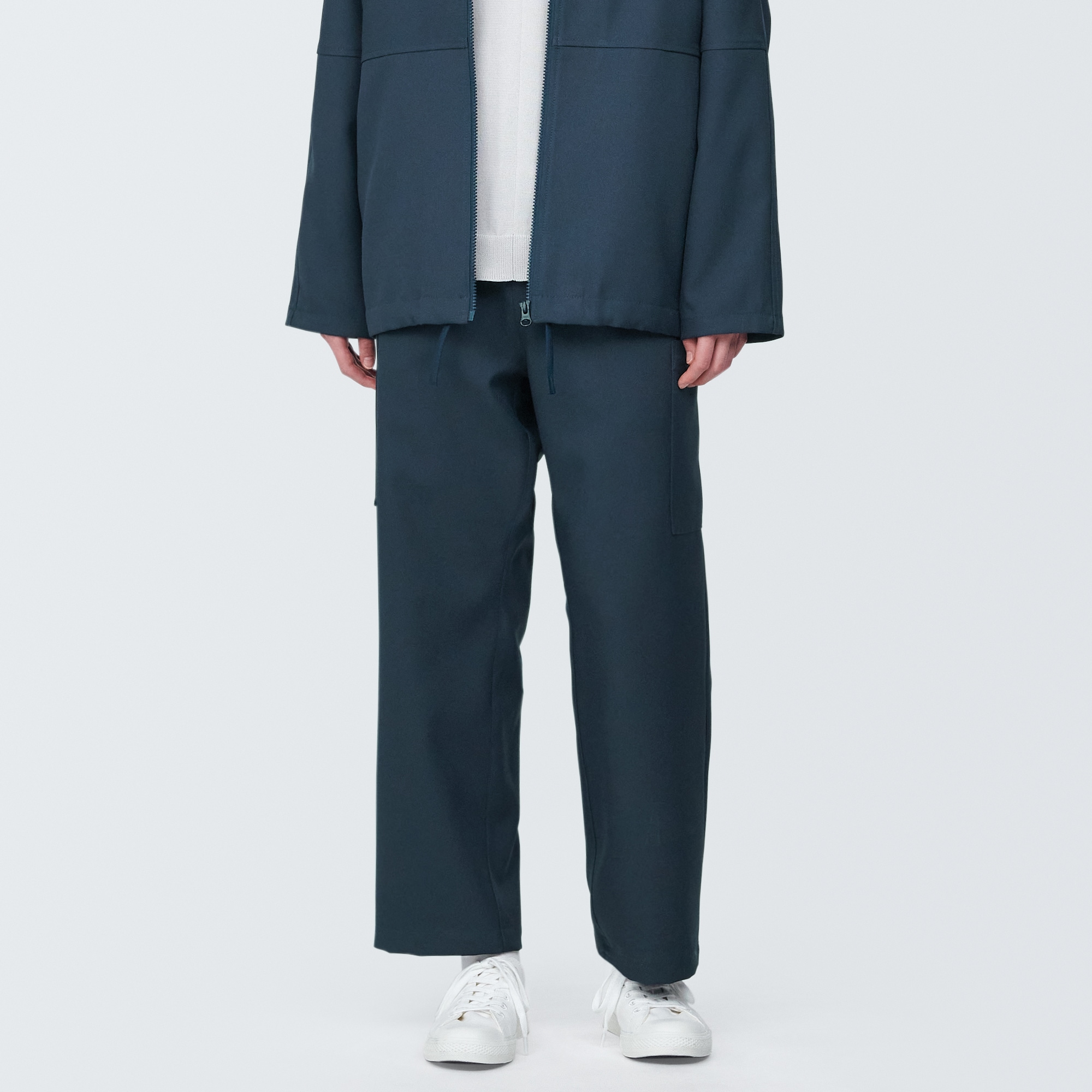 汚れが落ちやすいカーゴパンツ