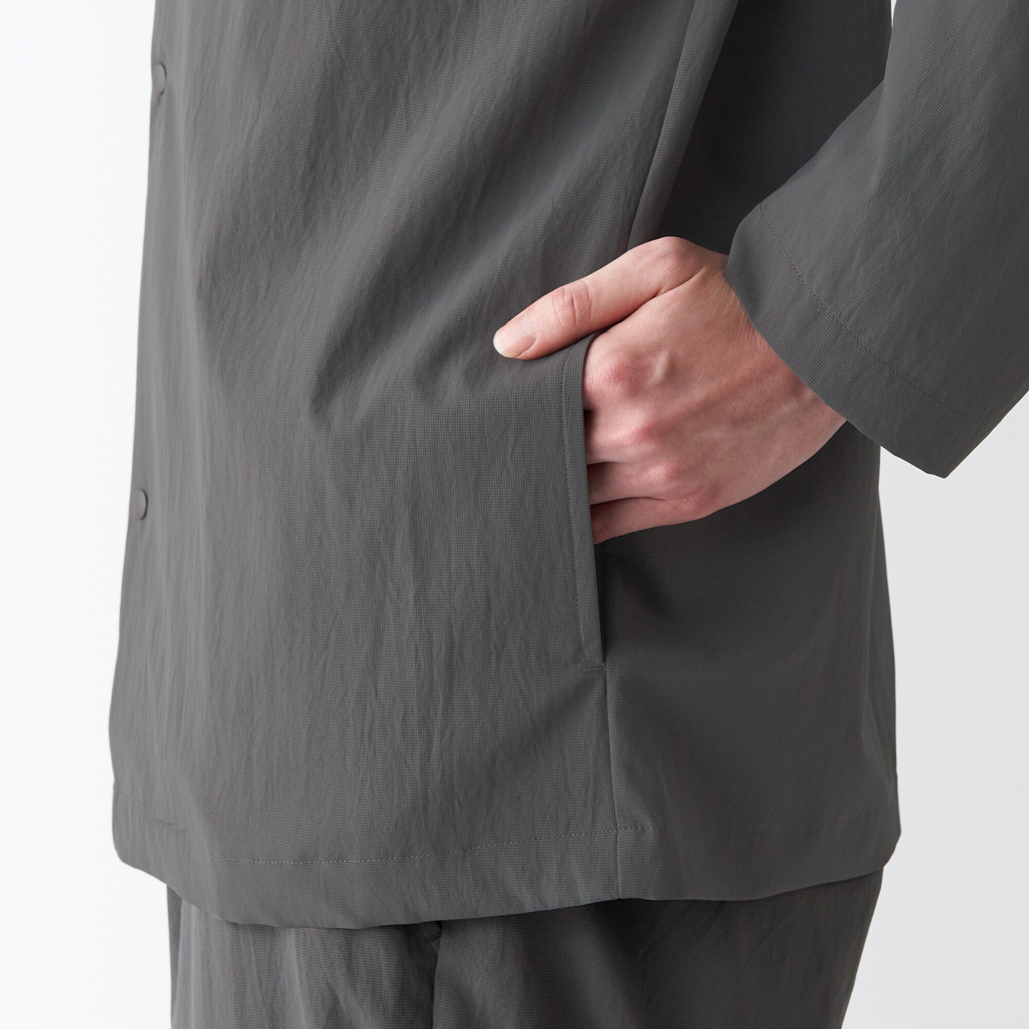 風を通すストレッチカーディガン