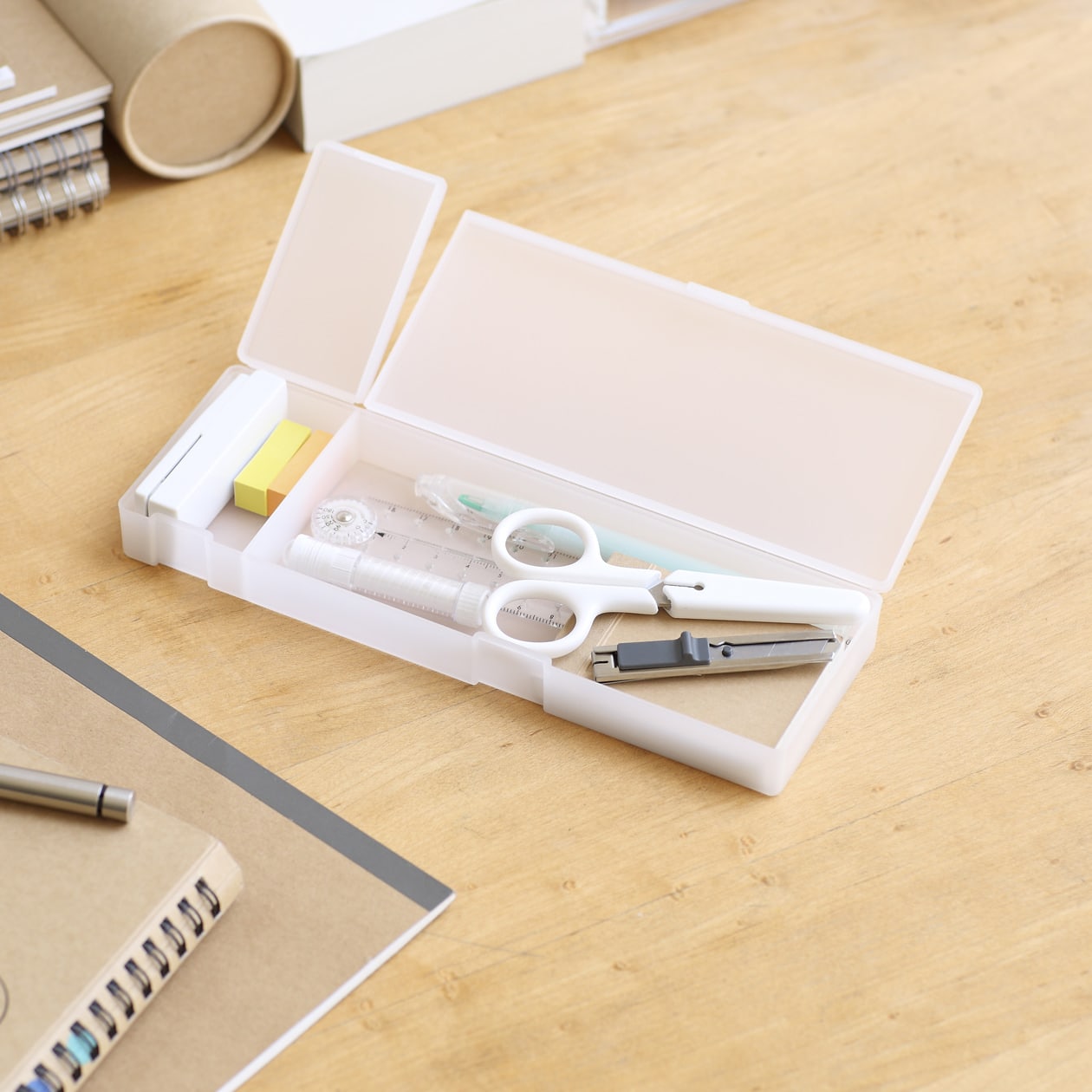 ステンレスはさみ　白・全長約１０．５ｃｍ