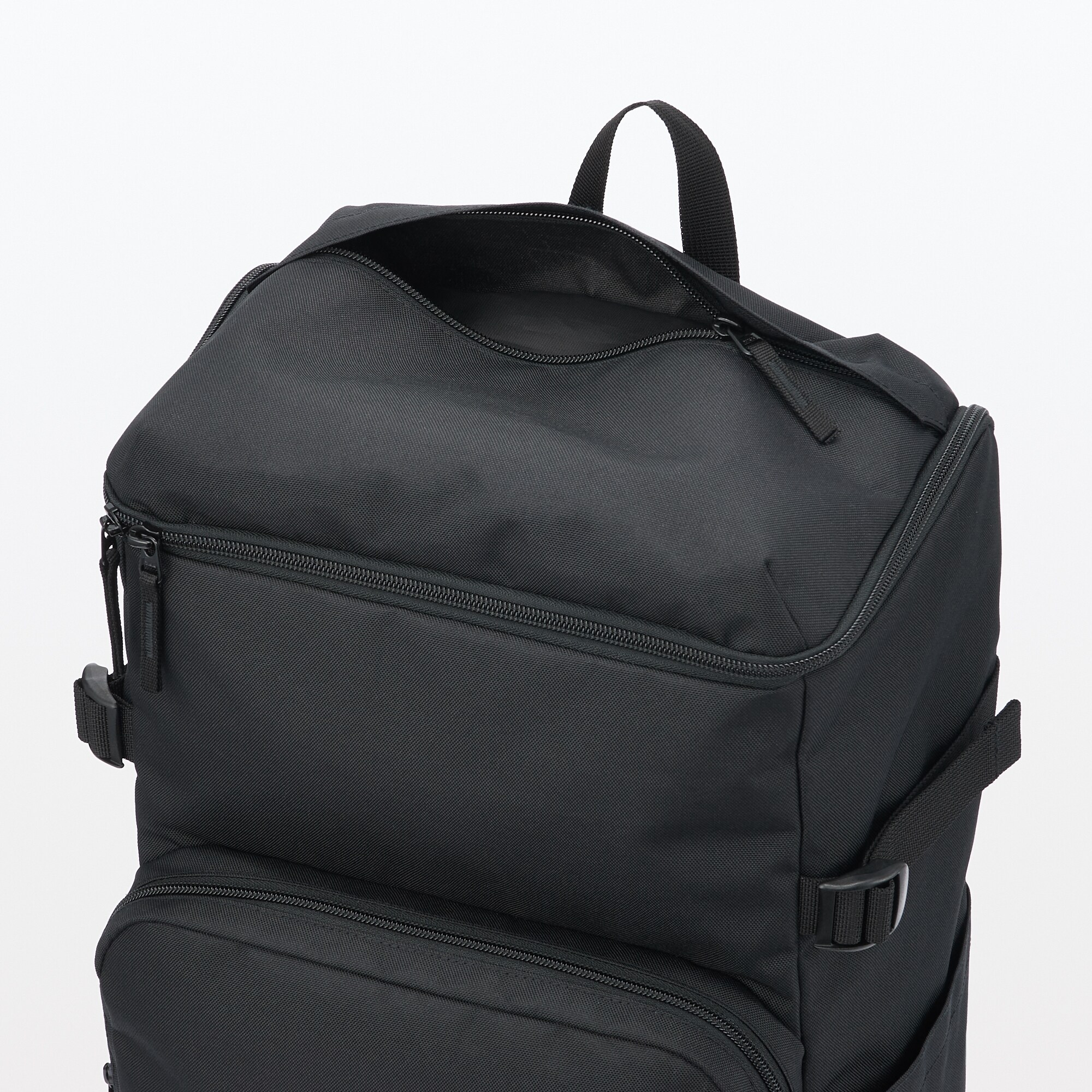 肩の負担を軽くする　撥水上から開くリュックサック