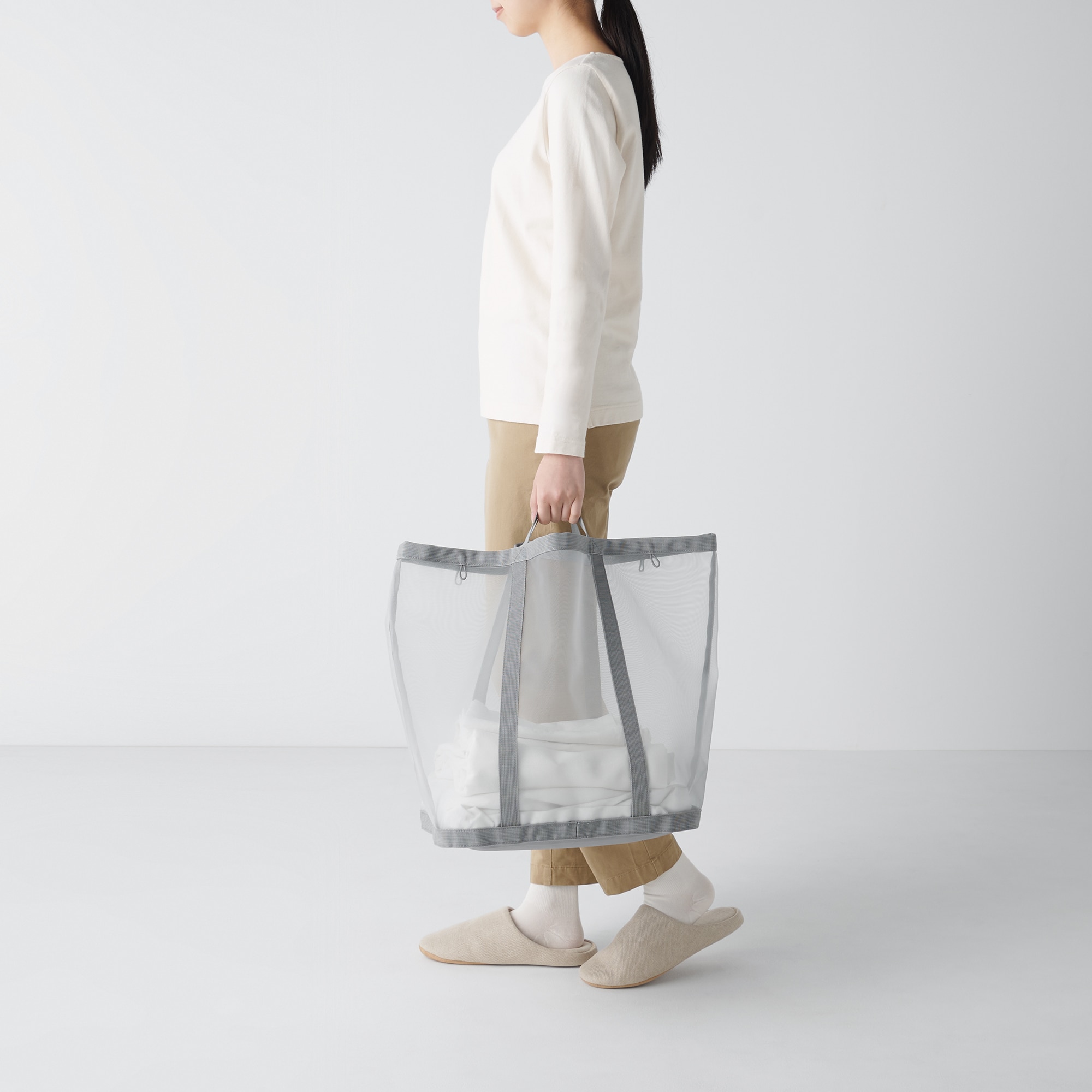 ナイロンメッシュランドリーバッグ　約幅３９×奥行２４×高さ４０ｃｍ