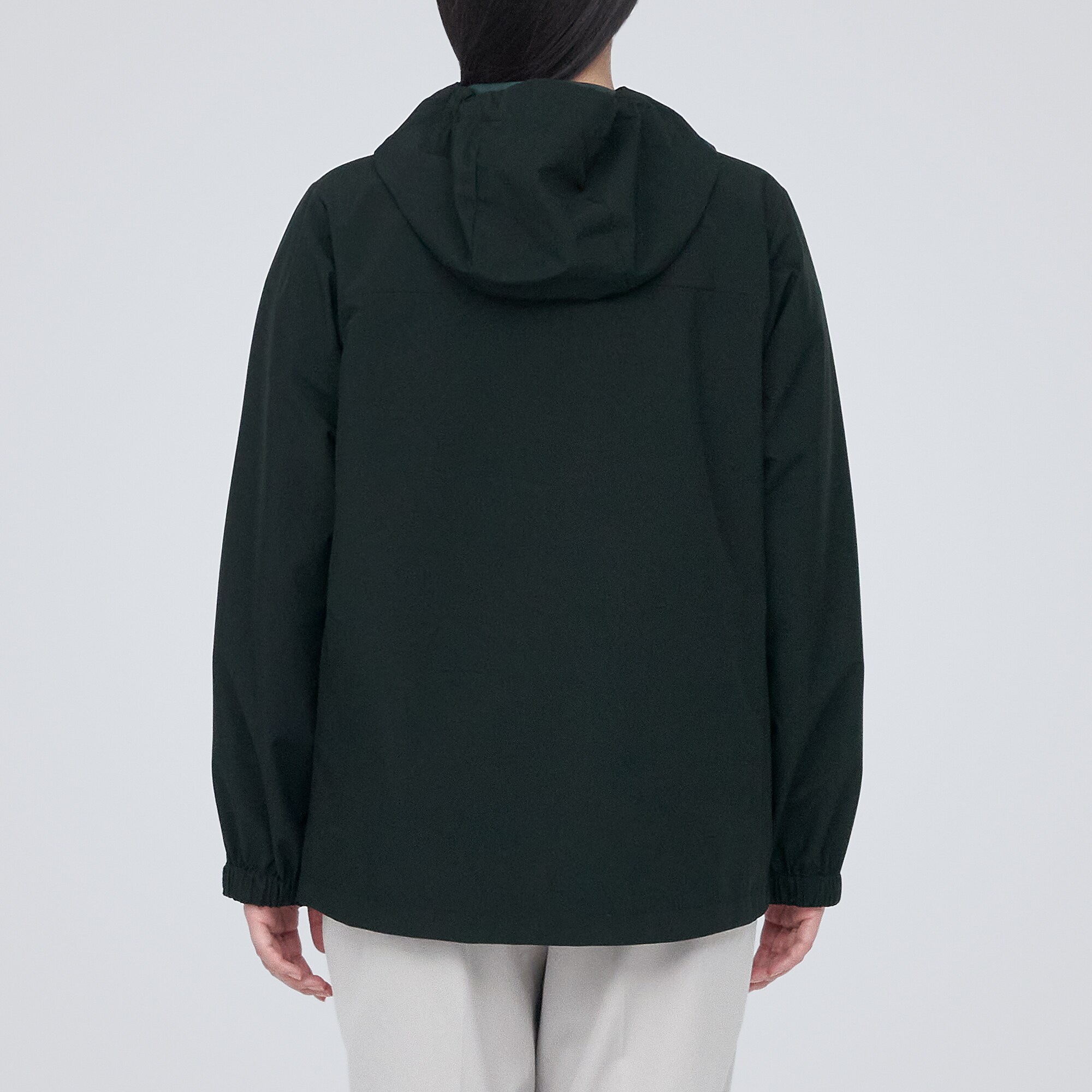 蒸れにくい　撥水フード付きジャケット