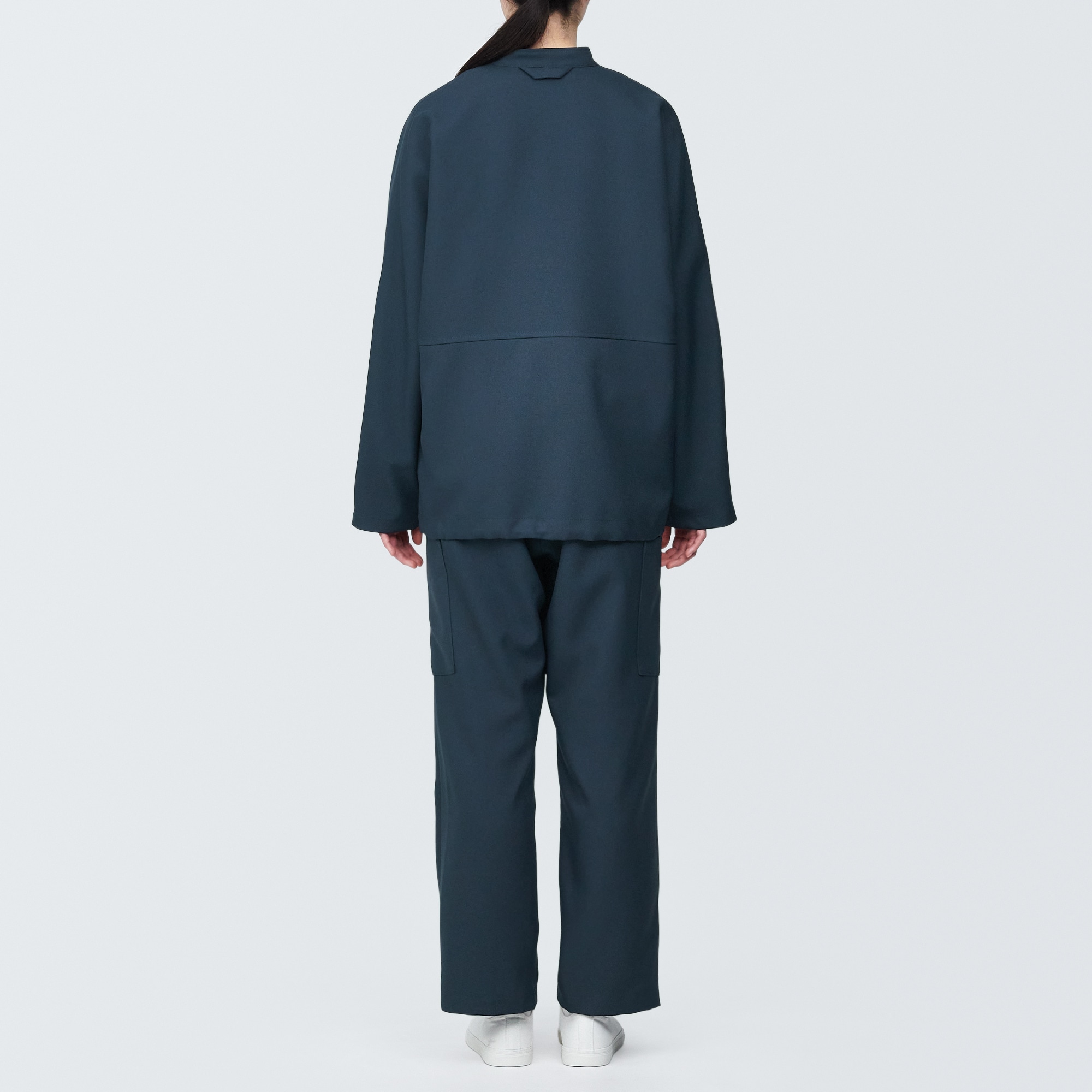 汚れが落ちやすいカーゴパンツ