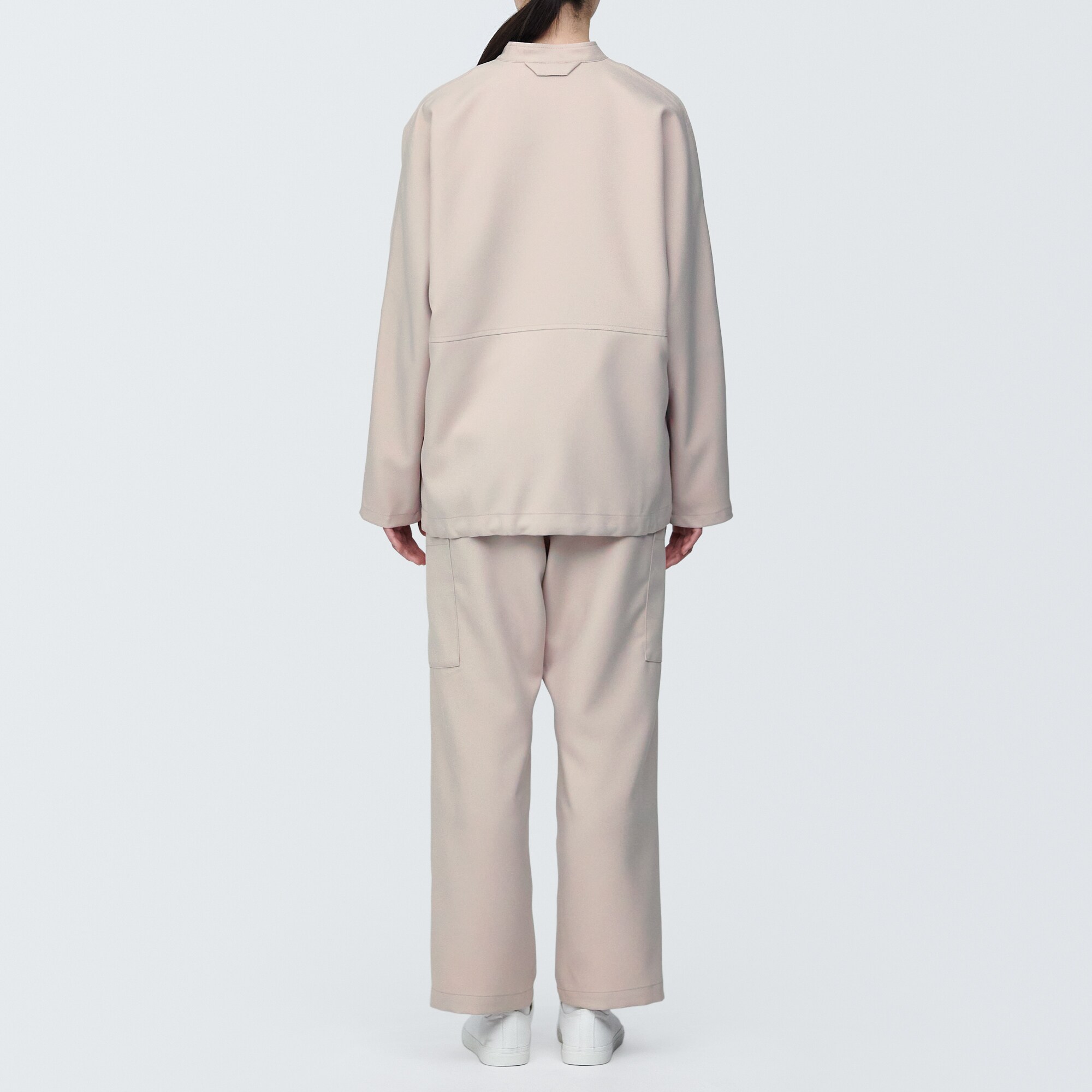 汚れが落ちやすいカーゴパンツ