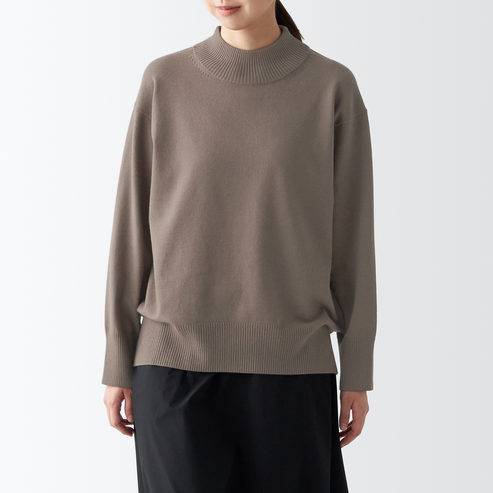 洗えるニットハイネックセーター