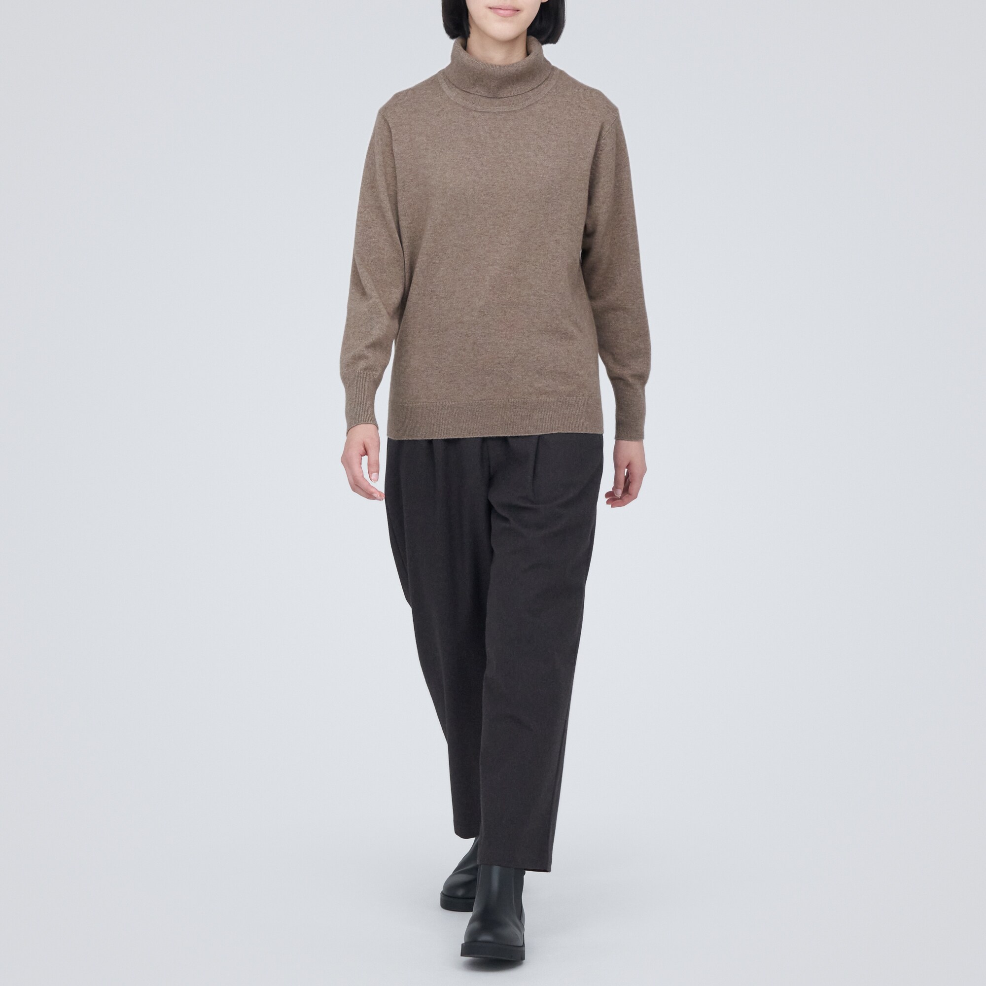 自然のまんまの色　カシミヤ　タートルネックセーター（数量限定）