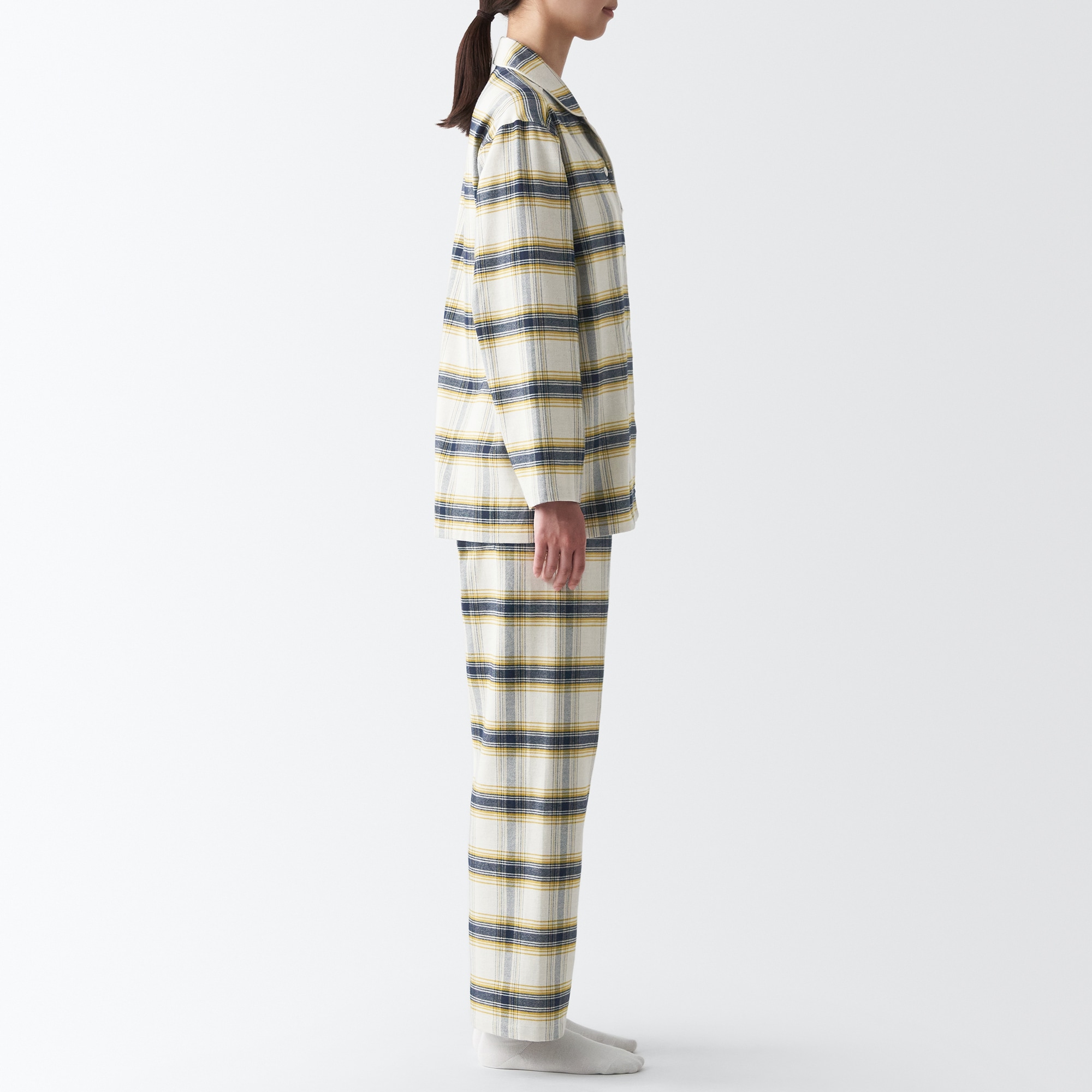 【両面起毛で温かい】脇に縫い目のない　フランネルパジャマ（新仕様：開襟・丸襟タイプ、お尻ポケットあり）