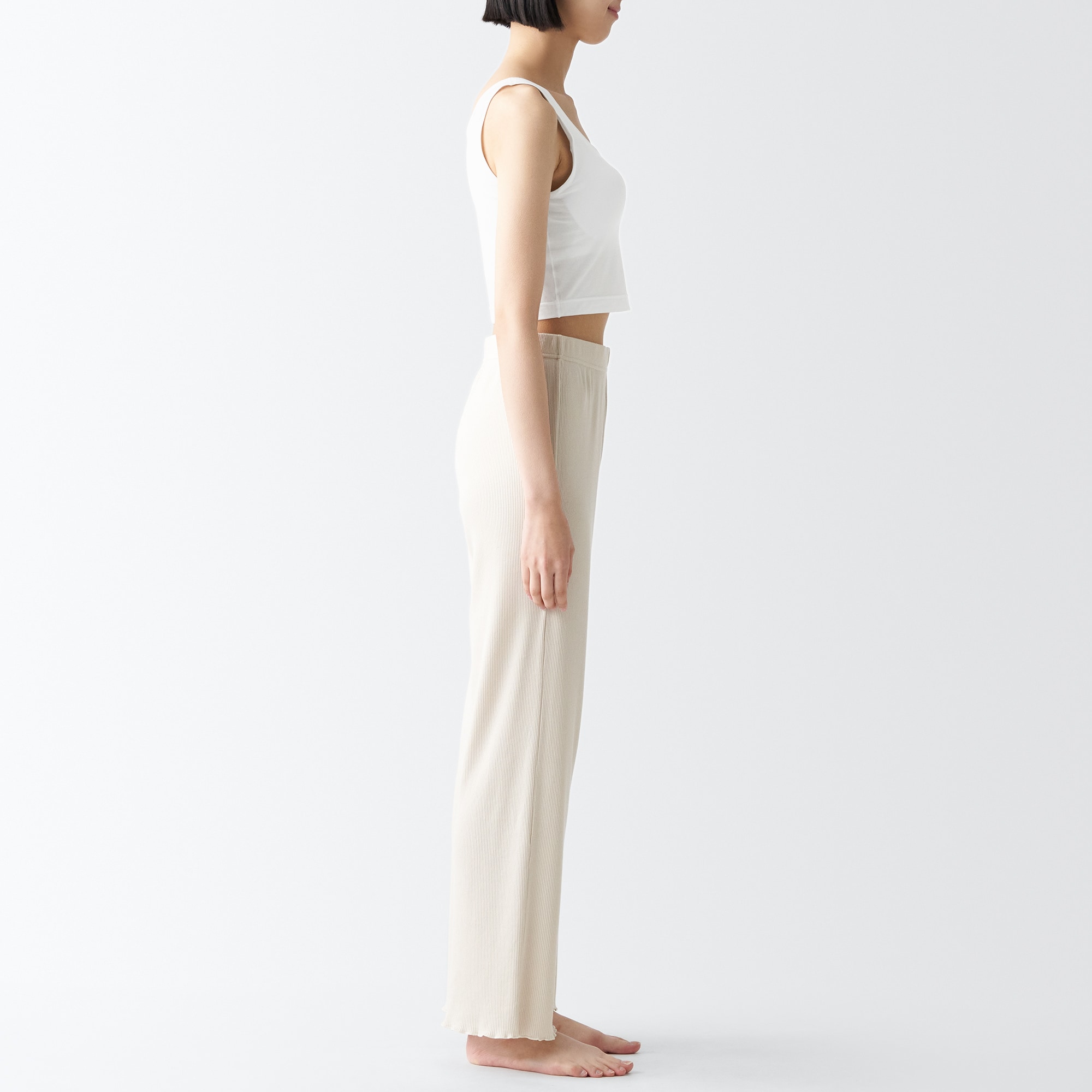 なめらかブラハーフ丈タンクトップ