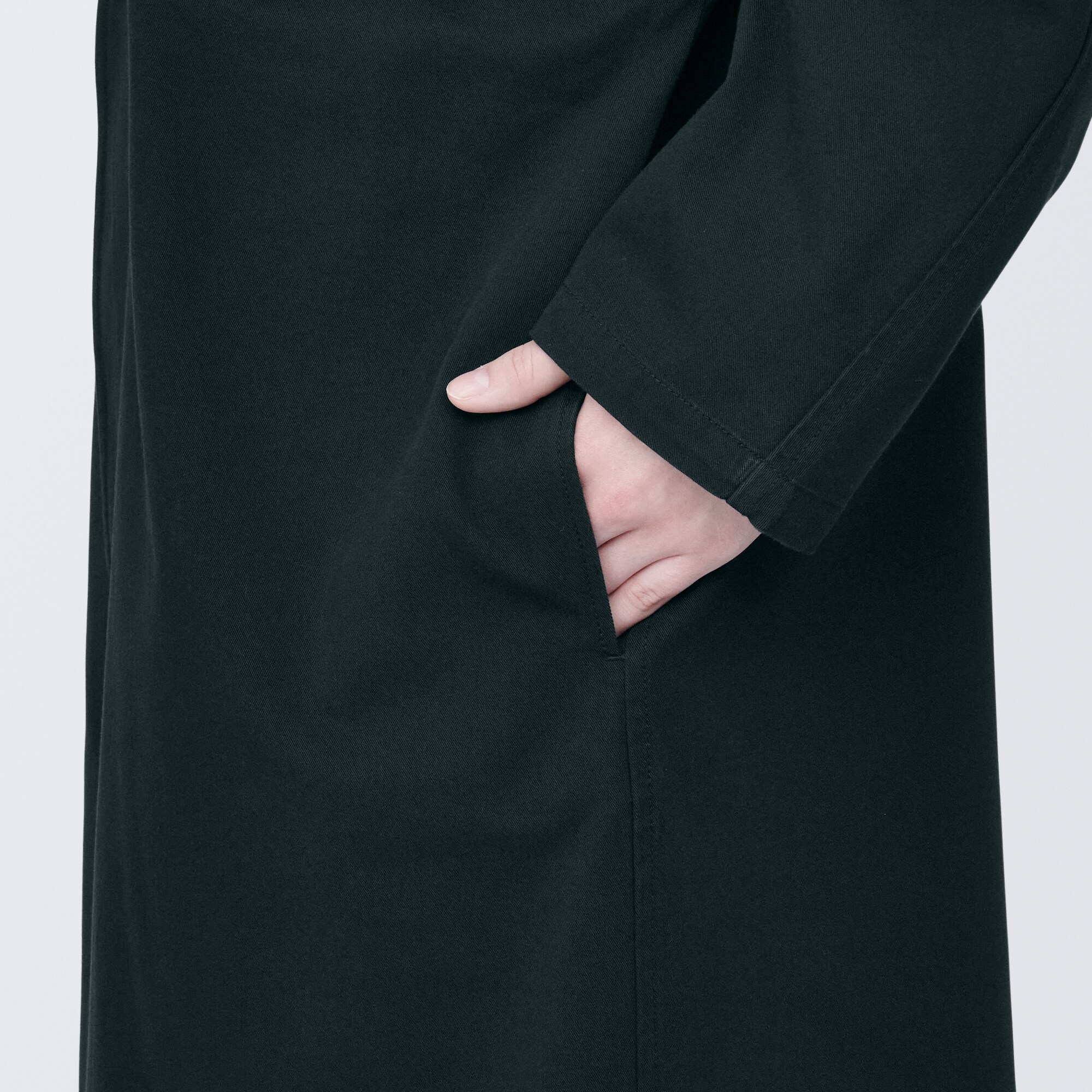 燃えにくい素材を使ったステンカラーコート