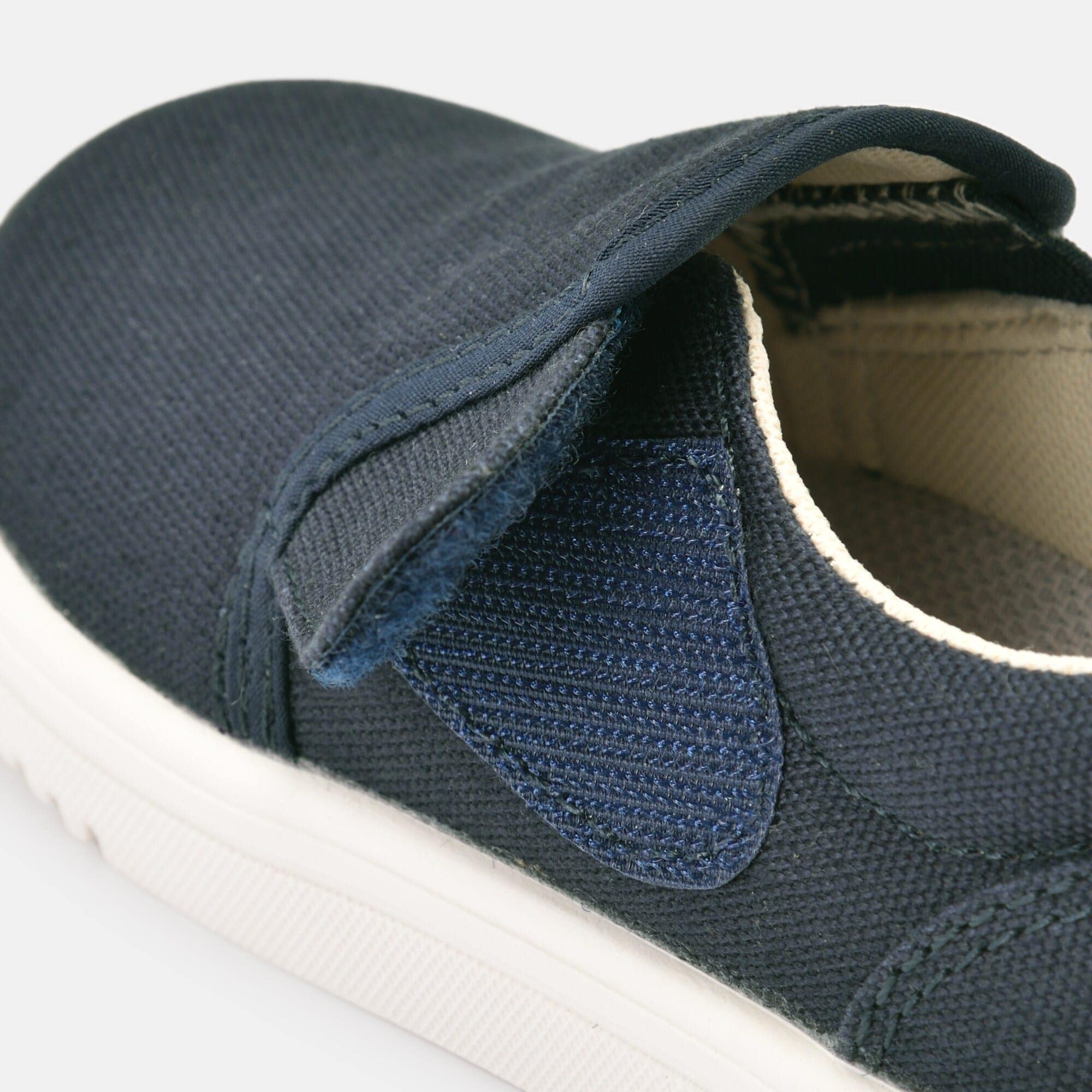 軽量　撥水　スリッポンスニーカー（ベビー）