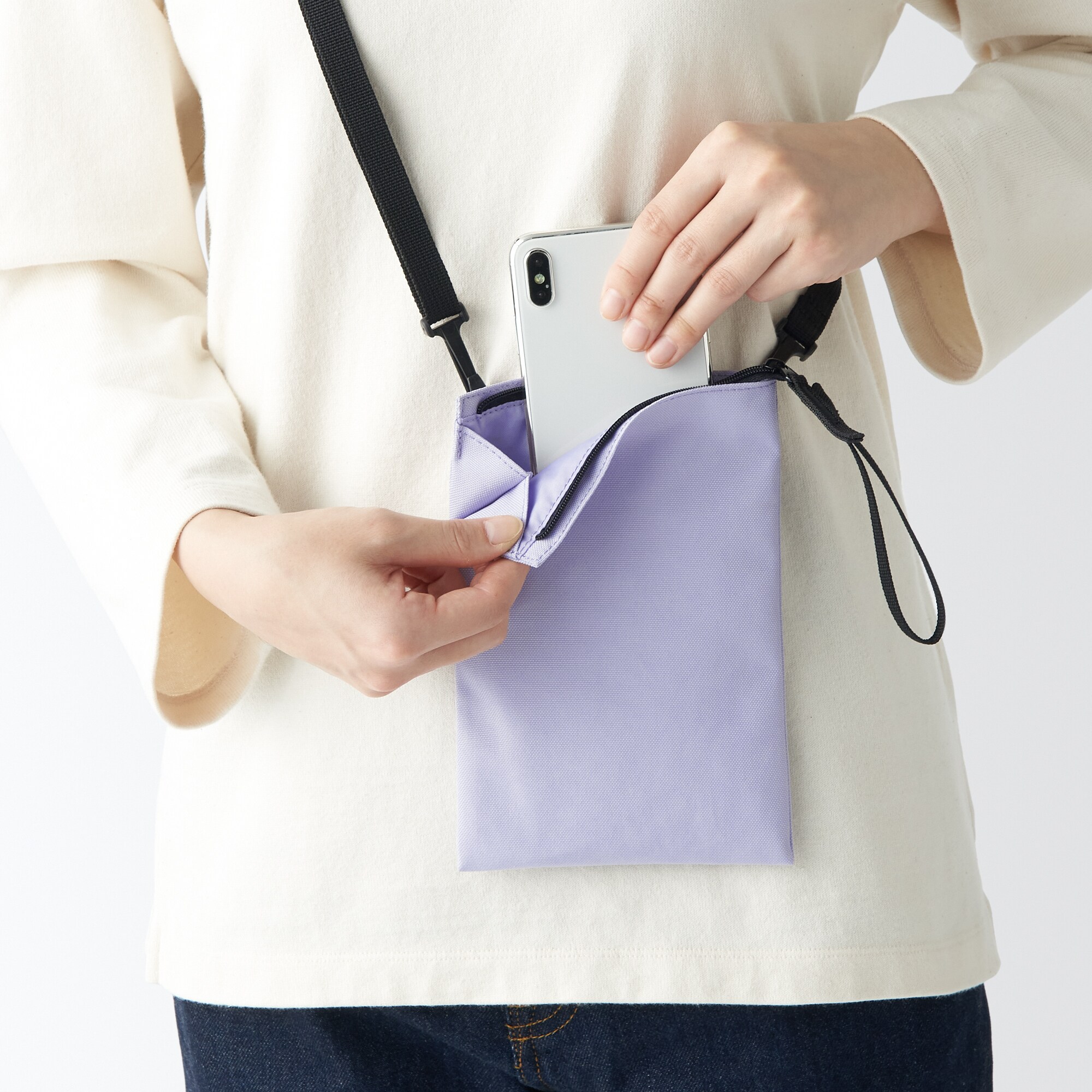 ポーチとしても使える　撥水ミニサコッシュ