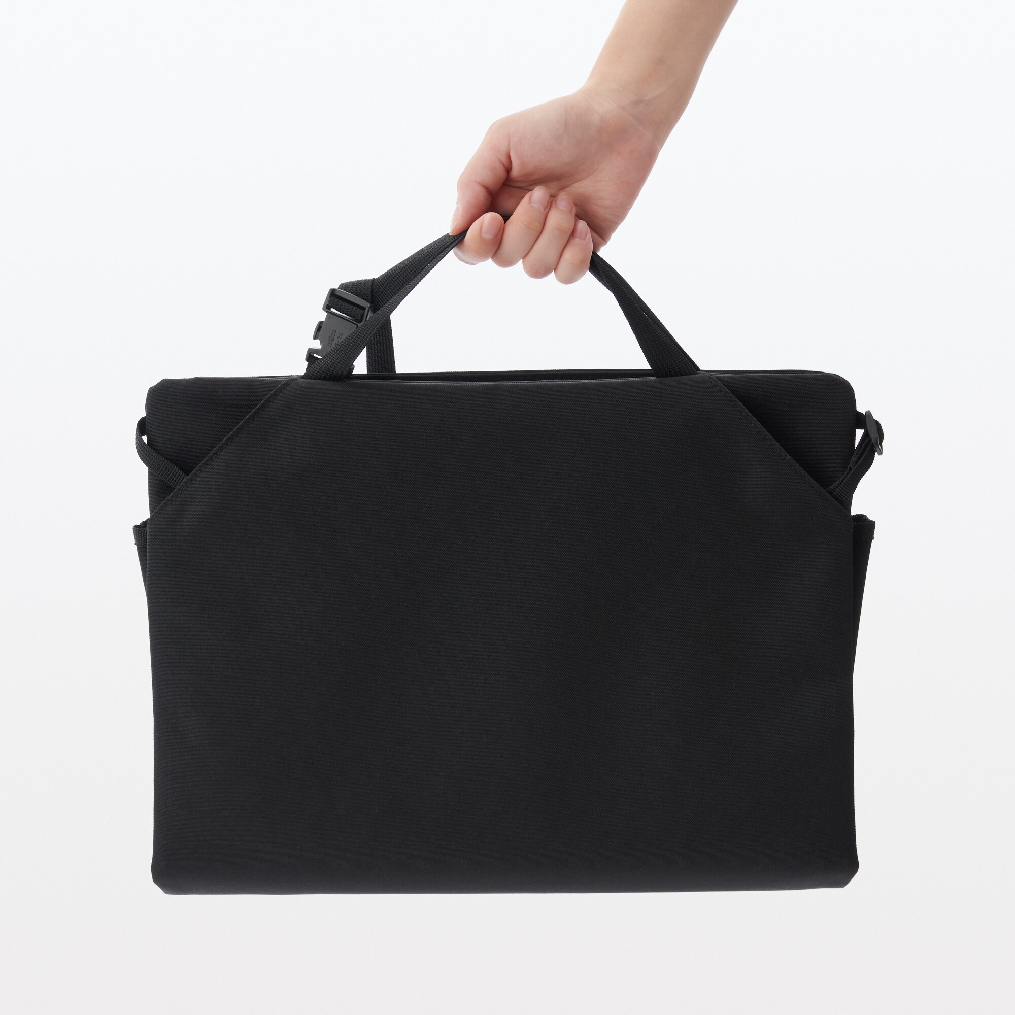 吊るして使えるＡ４ポケット付きマルチ収納ケース　黒　約２４．５×３６×１１ｃｍ