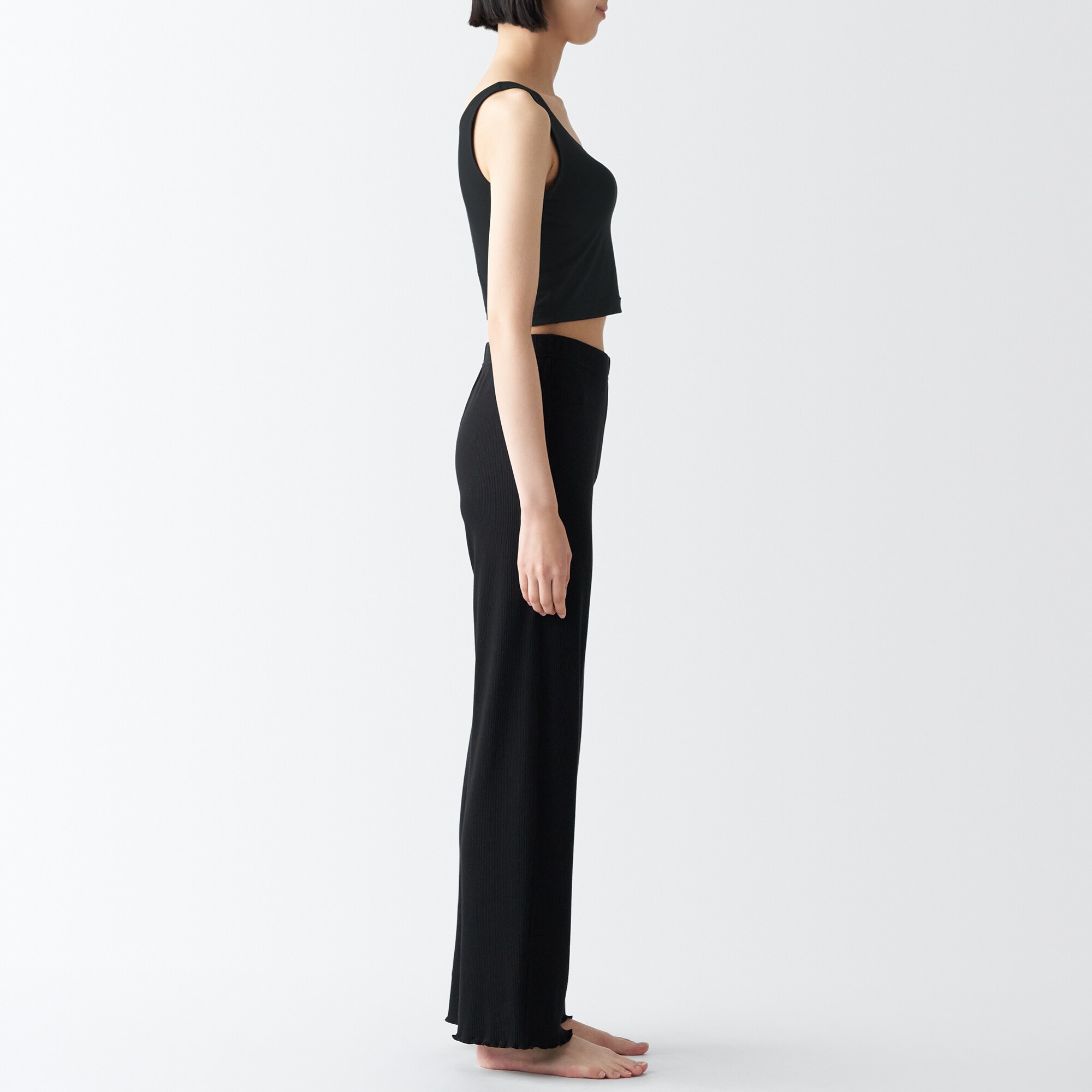 なめらかブラハーフ丈タンクトップ