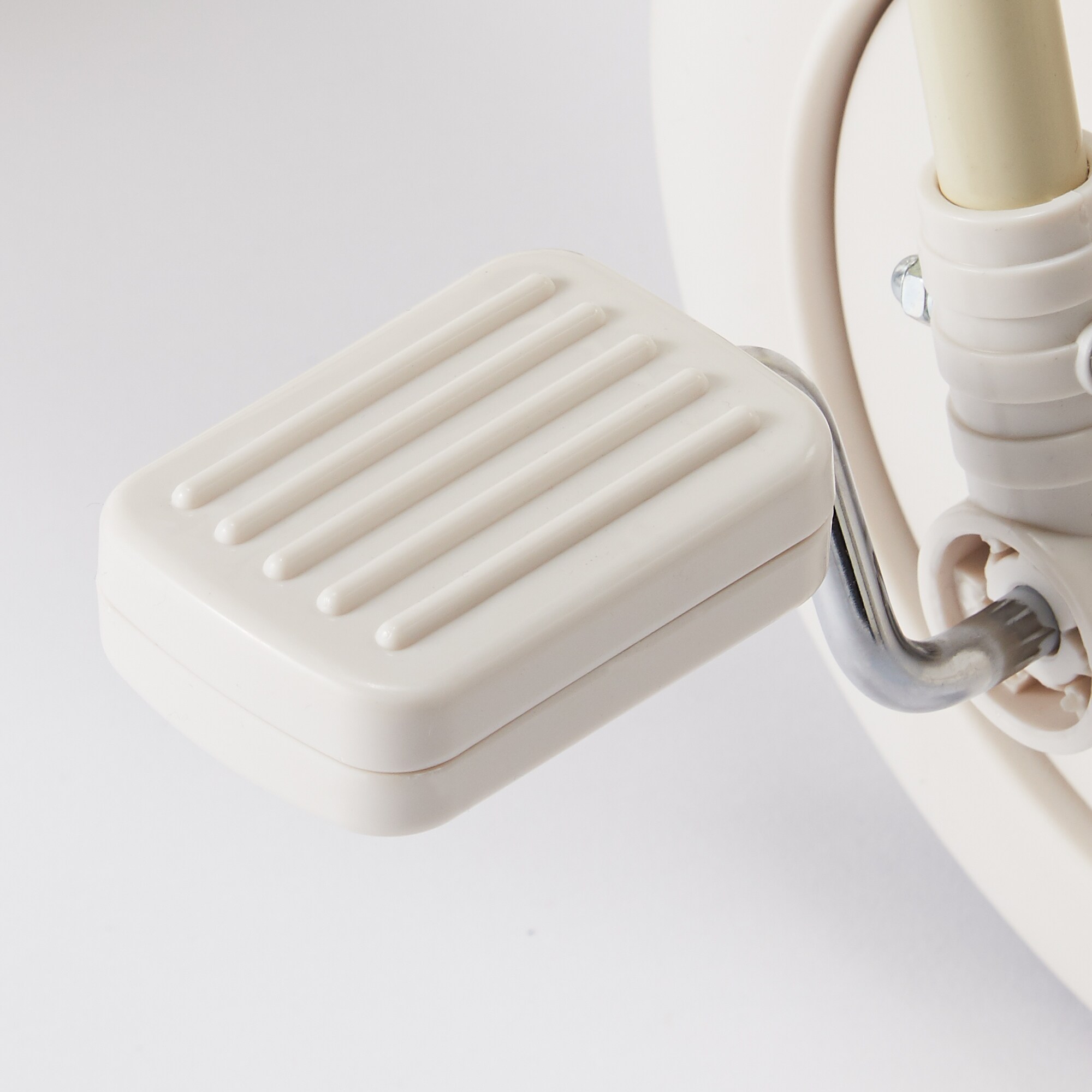 三輪車・舵取り棒付き　アイボリー