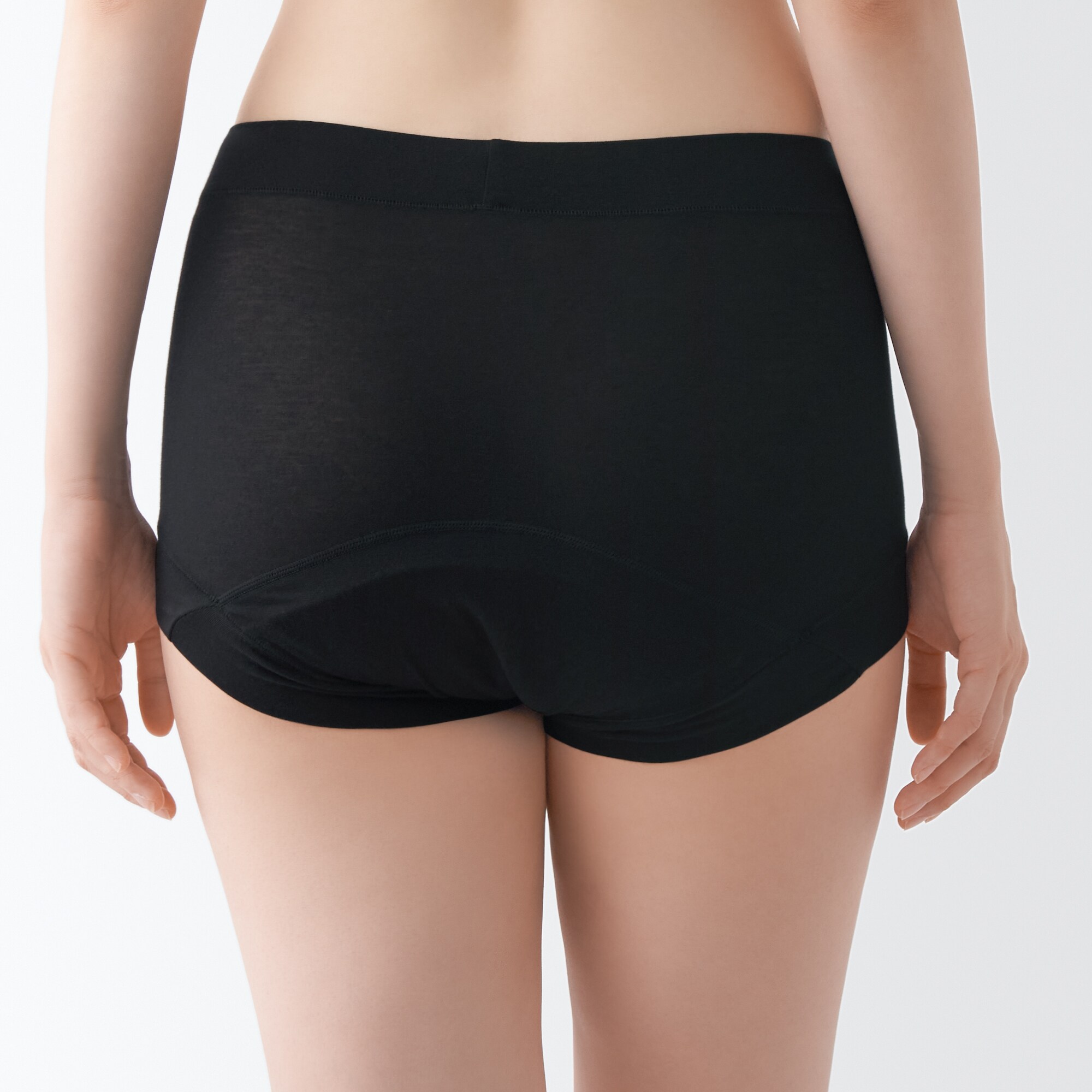 なめらか吸水ショーツ