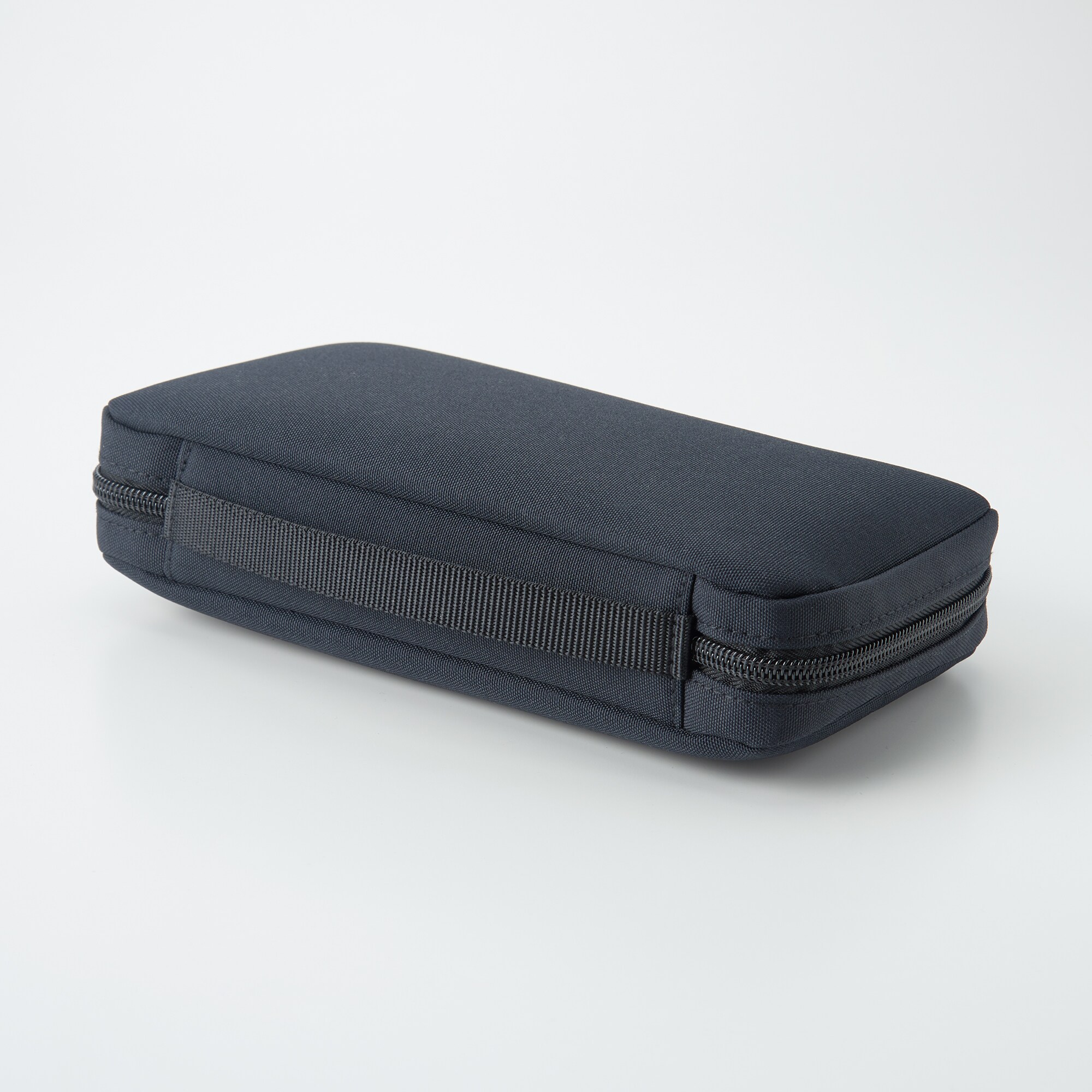 ポリエステルパスポートケース　メッシュポーチ付　約２２．５×１２×３．５ｃｍ