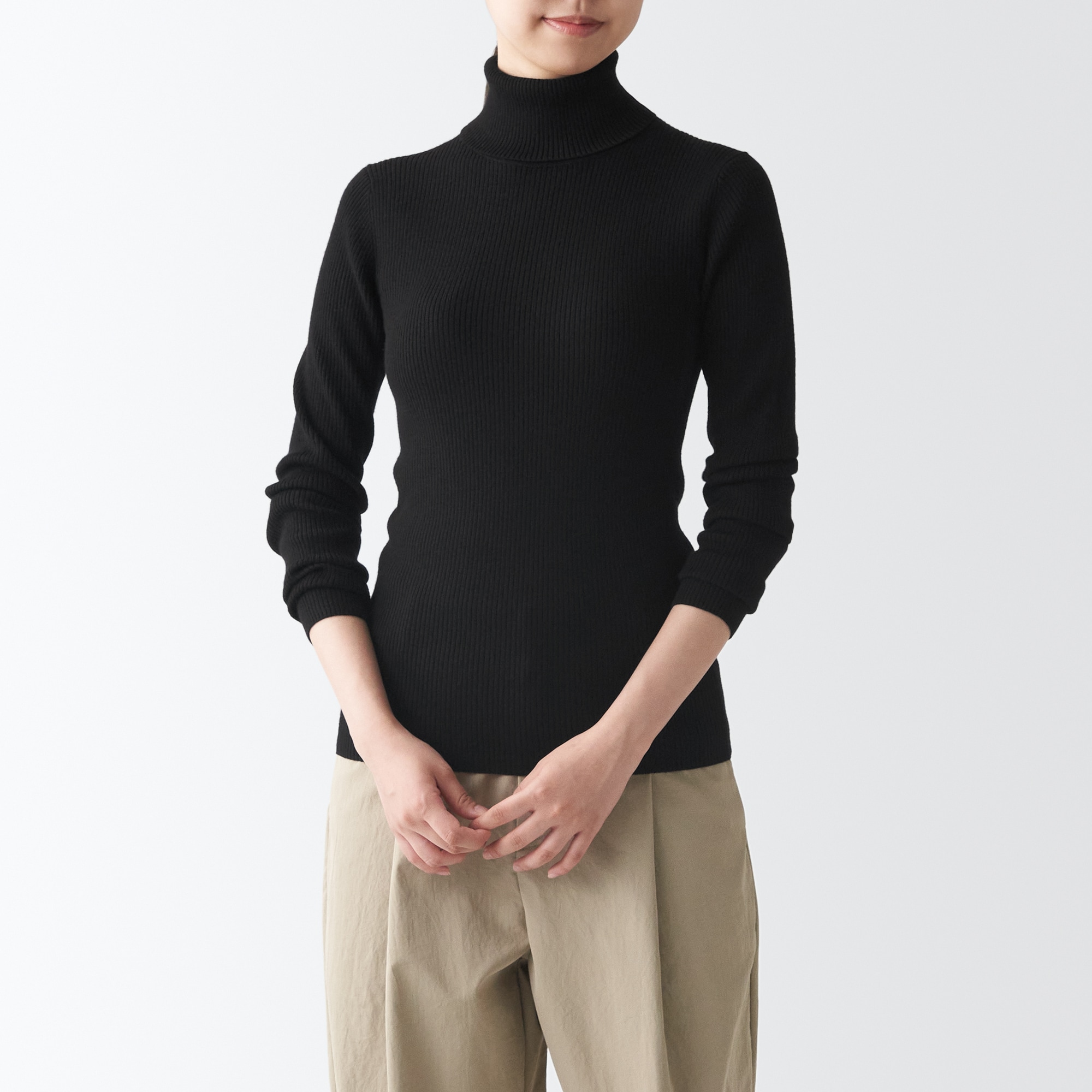 首のチクチクを抑えたリブ　タートルネック洗えるセーター（数量限定）
