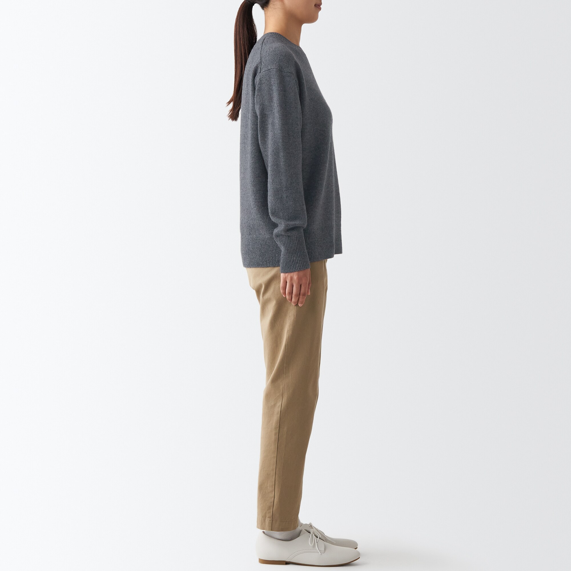 洗えるウールミドルゲージクルーネックセーター