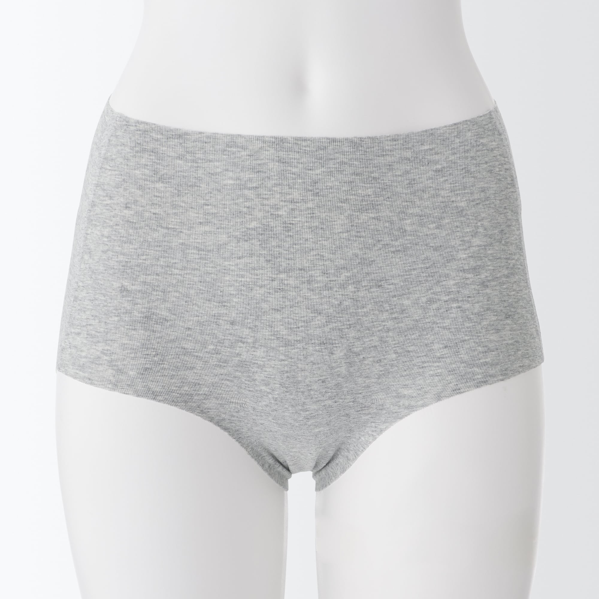 どこにも縫い目がないサニタリーショーツ