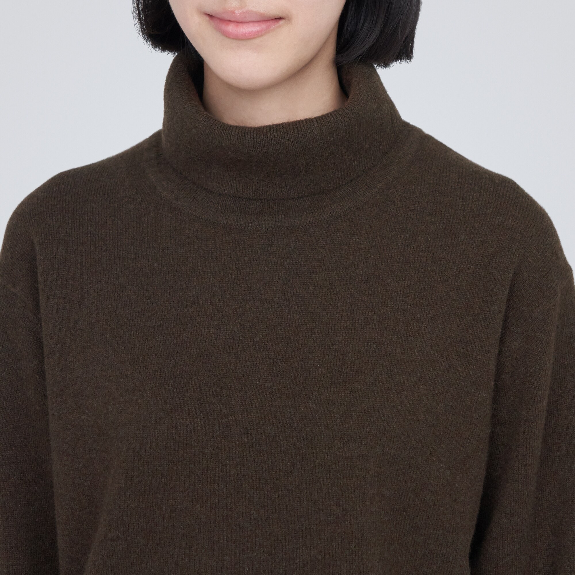 自然のまんまの色　ヤク　タートルネックセーター（数量限定）