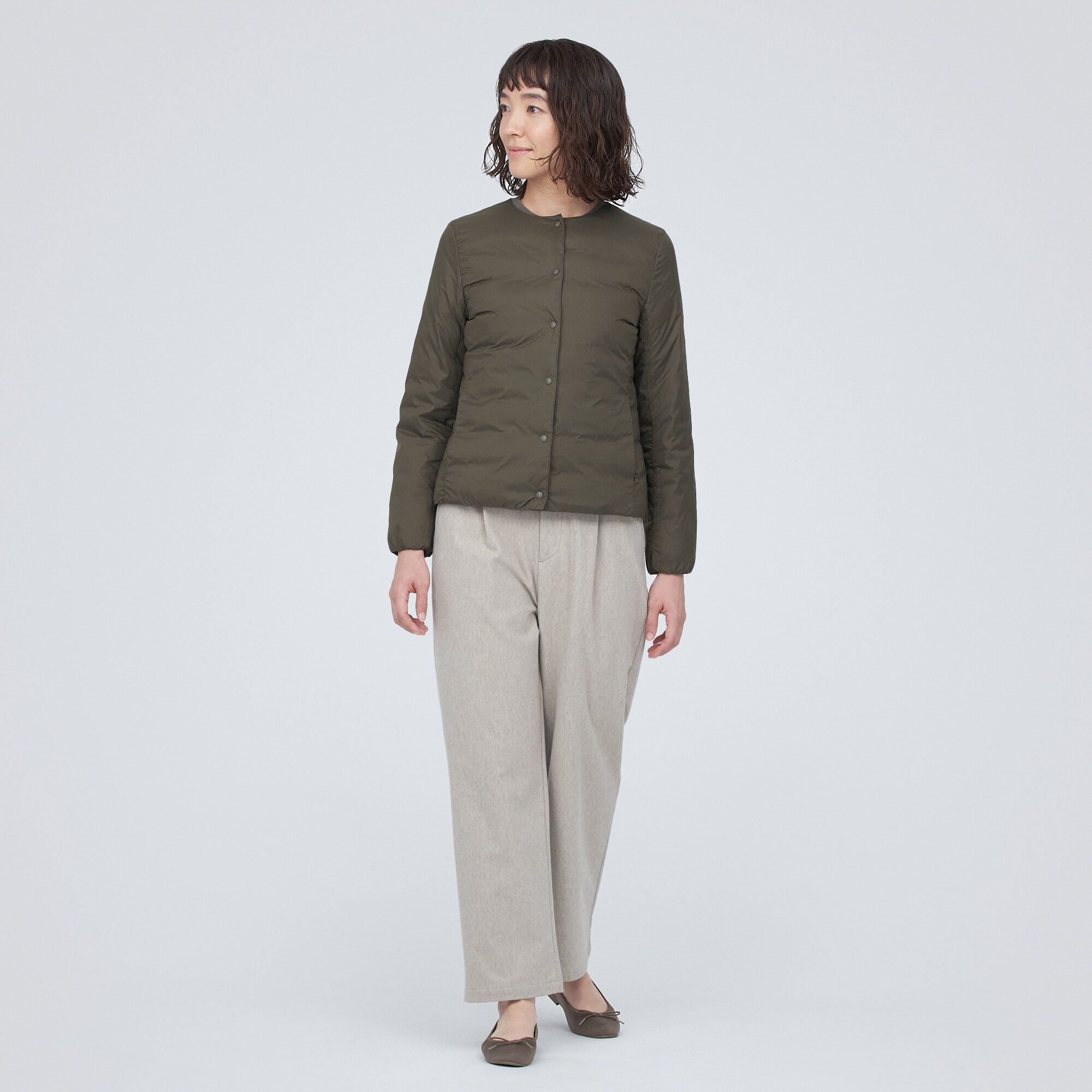 軽量ダウンノーカラージャケット（帯電防止裏地）