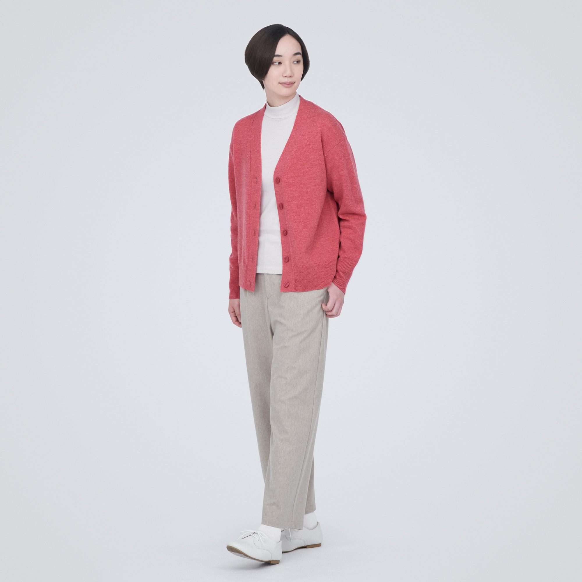 洗えるウールミドルゲージＶネックカーディガン