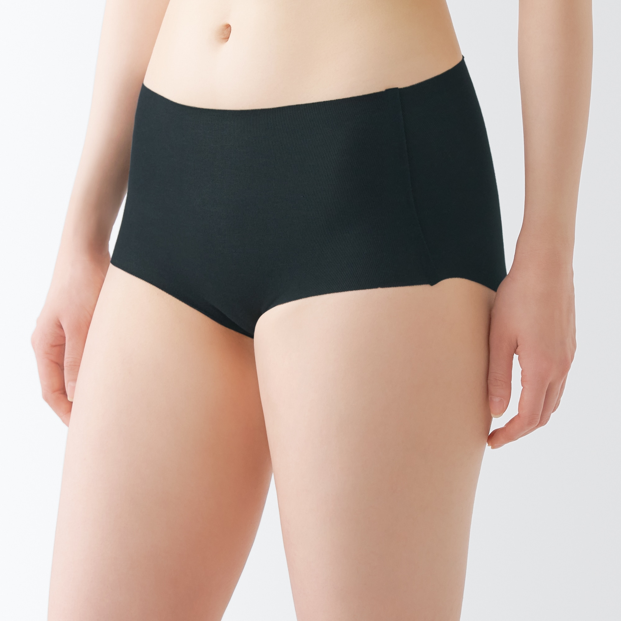 どこにも縫い目がないハイライズショーツ