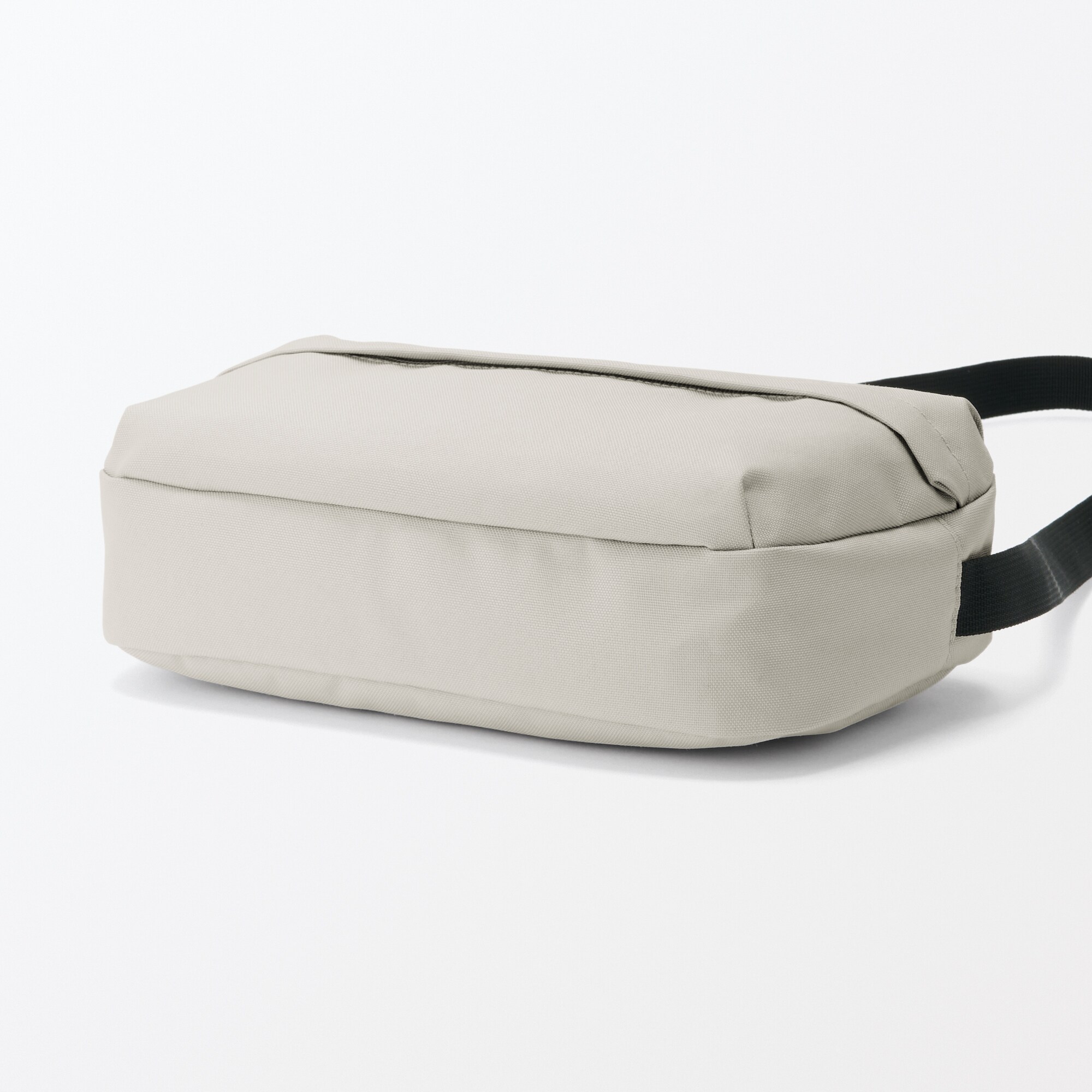 ウエストポーチにもなる　撥水ショルダーバッグ