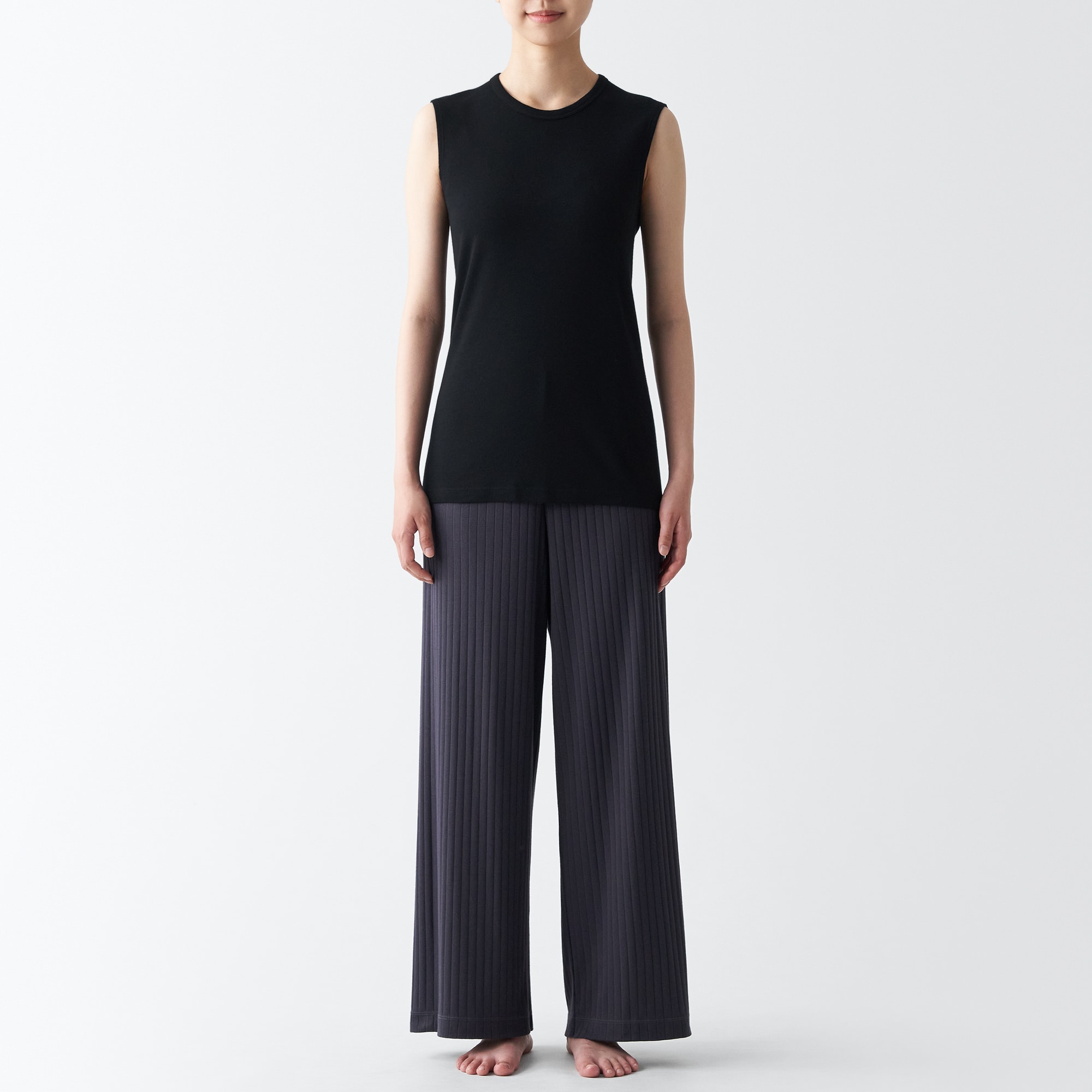 ウールスリーブレスＴシャツ