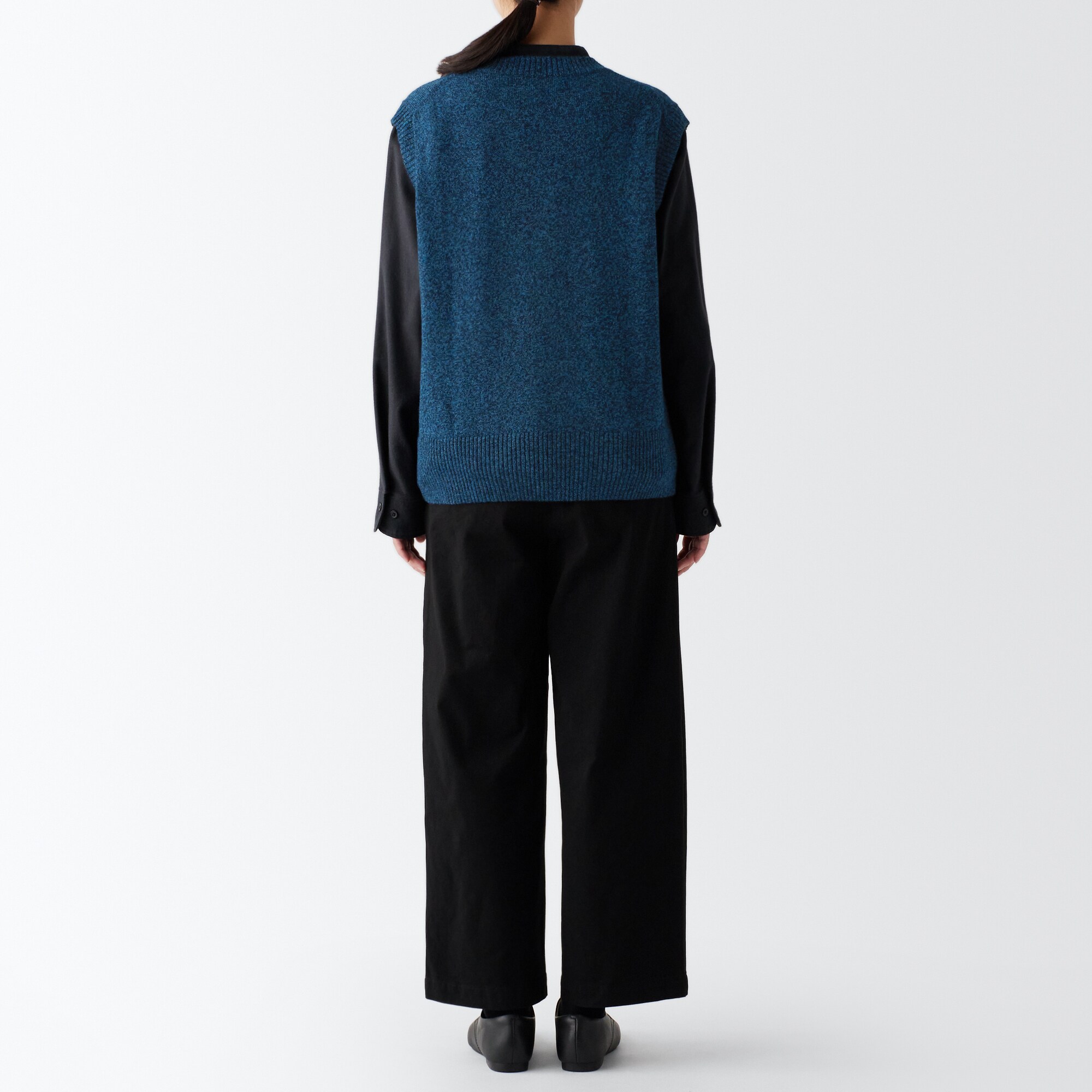 残糸で編んだクルーネックベスト