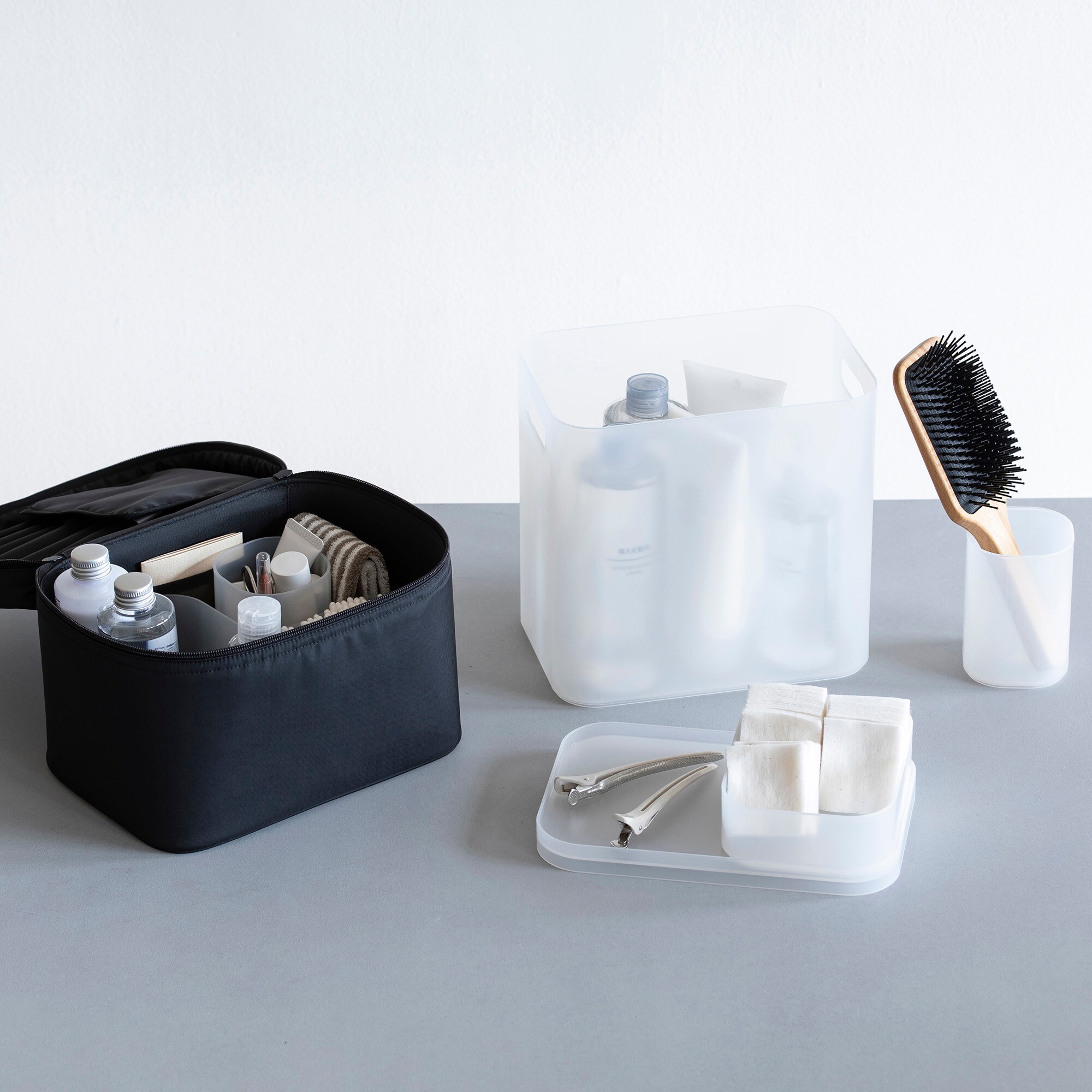 ポリプロピレンメイクボックス・１／４横ハーフ　約幅１５０×奥行１１０×高さ４５ｍｍ