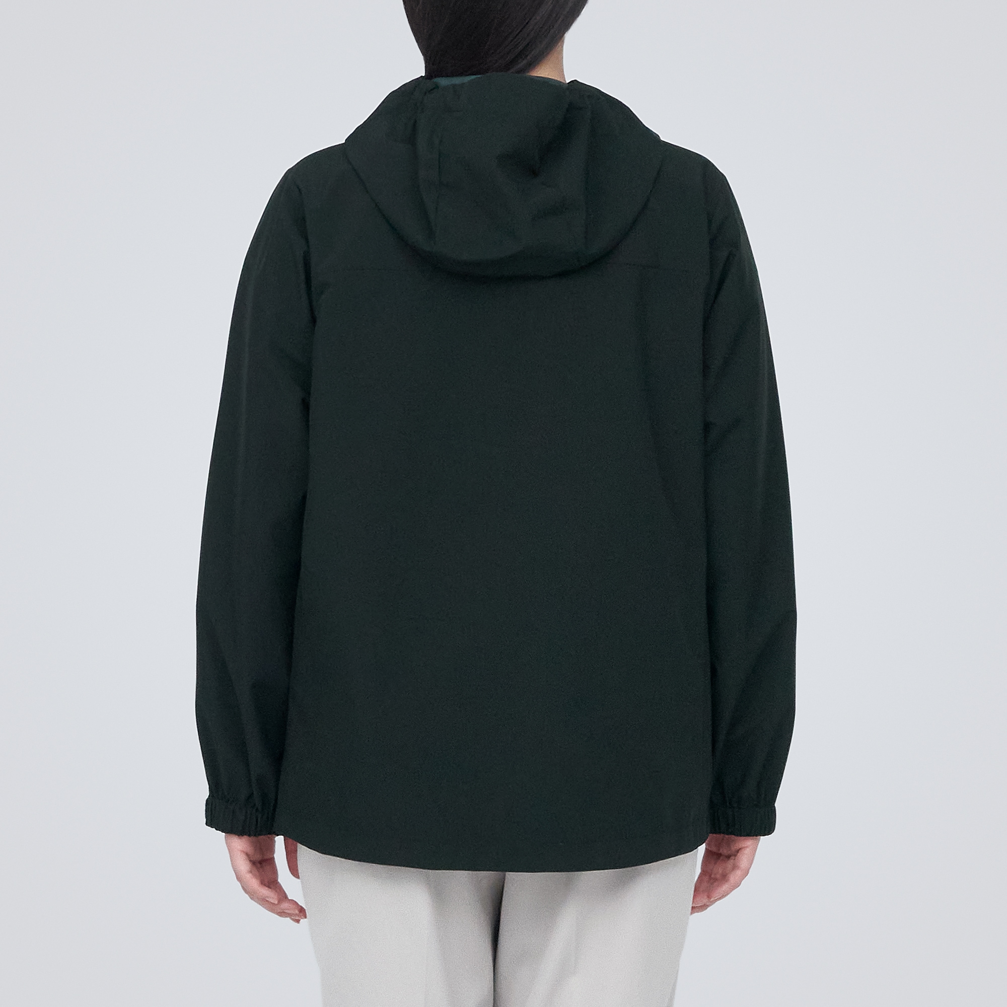 蒸れにくい　撥水フード付きジャケット