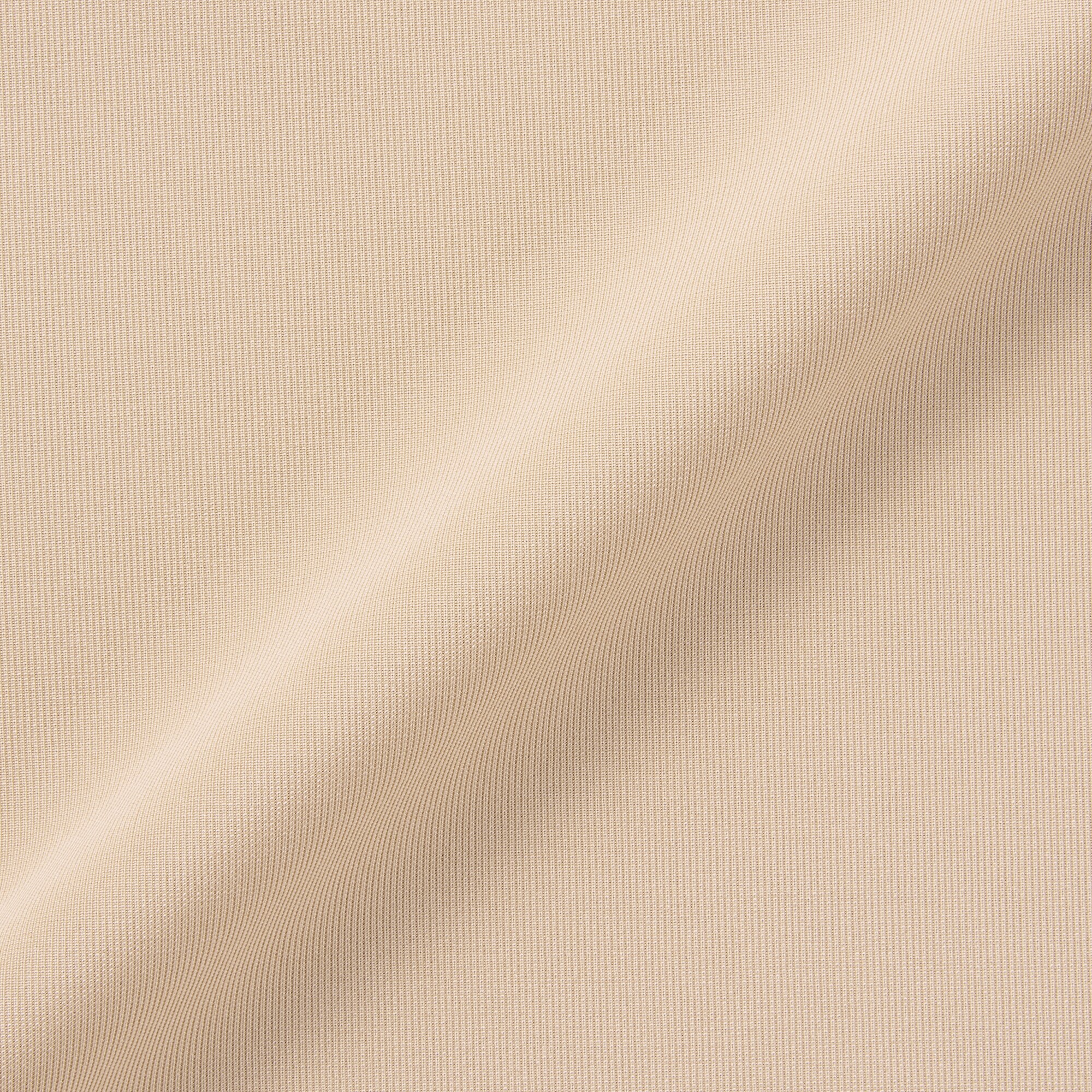 どこにも縫い目がないスリップドレス