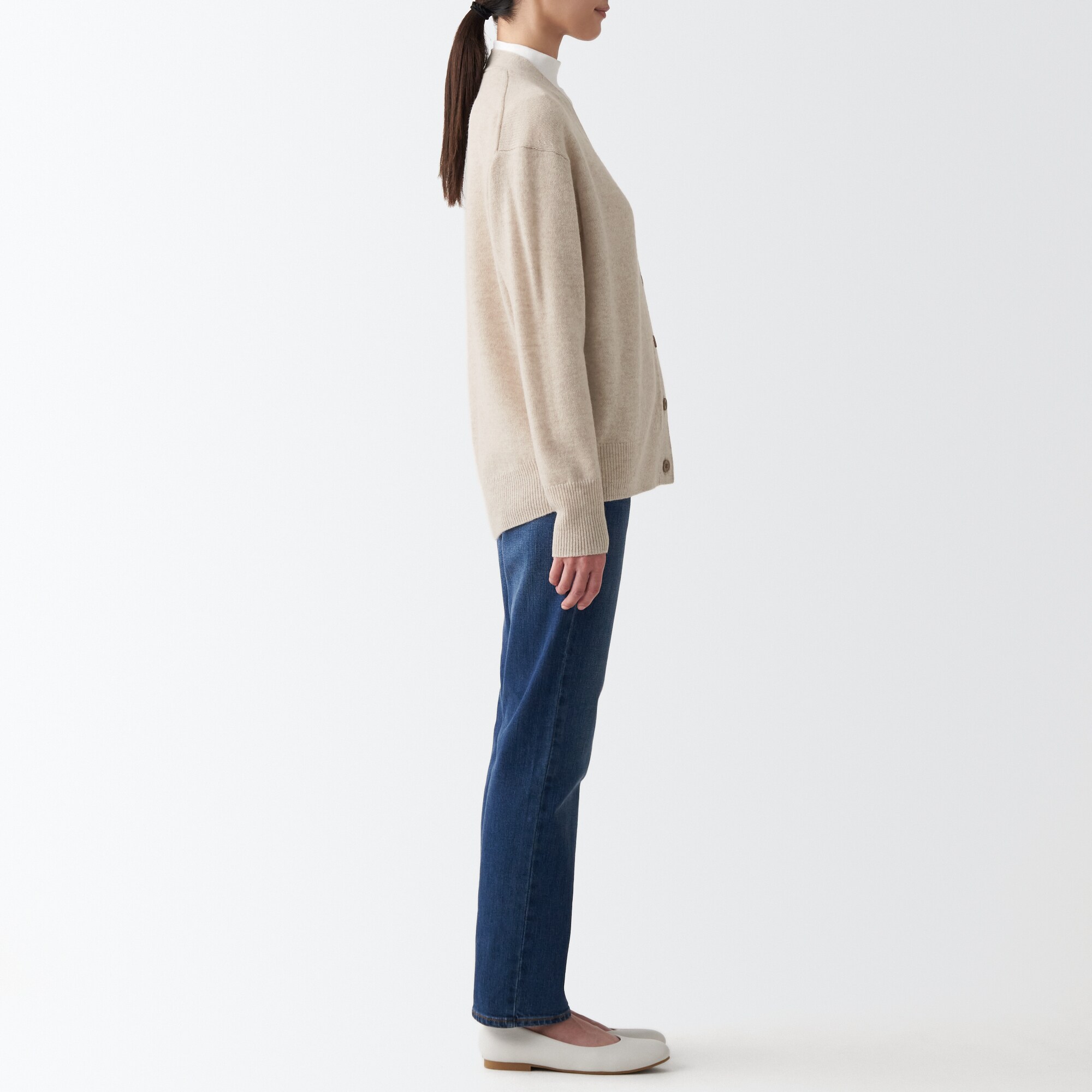 洗えるウールミドルゲージＶネックカーディガン