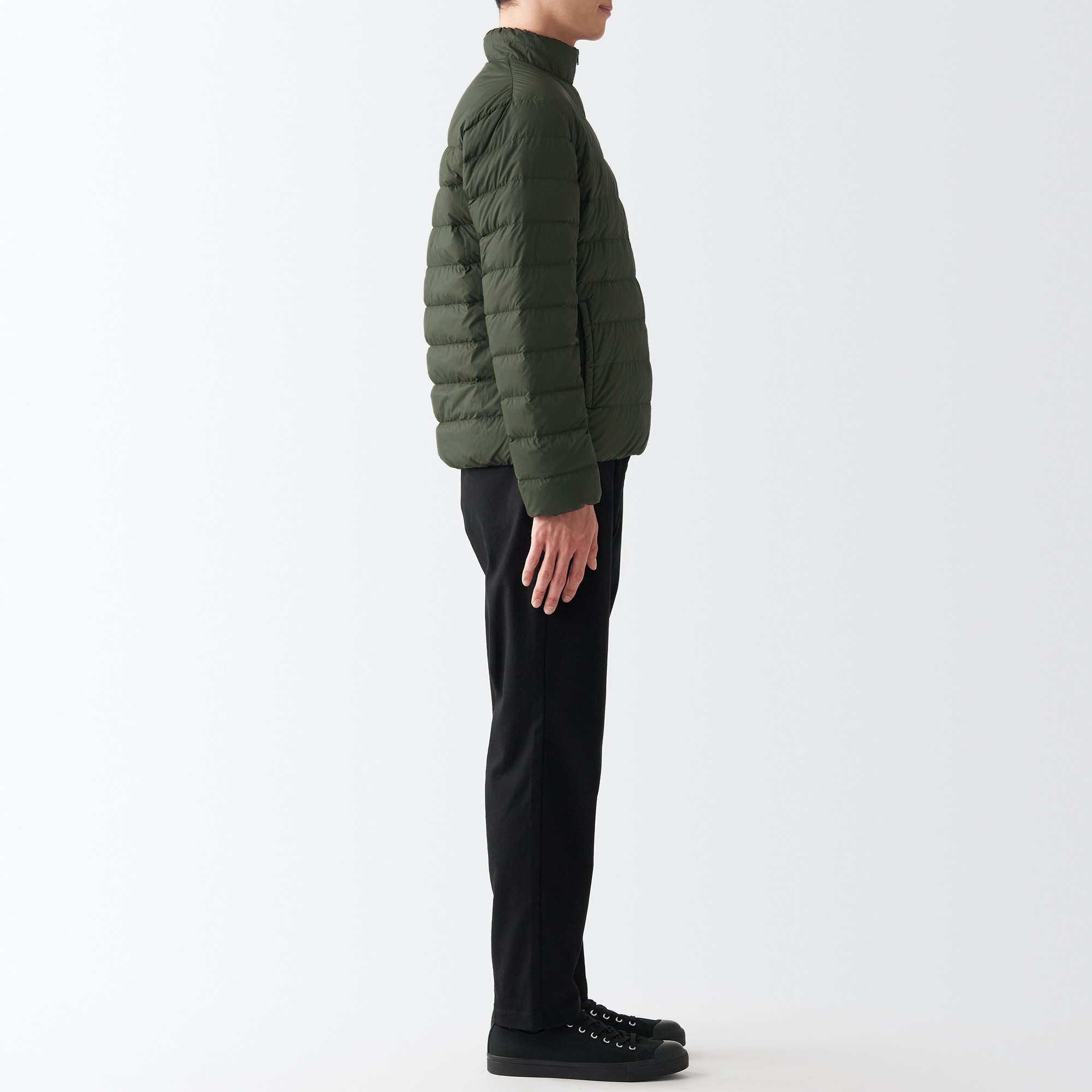 再生ナイロン軽量スタンドカラーダウンジャケット