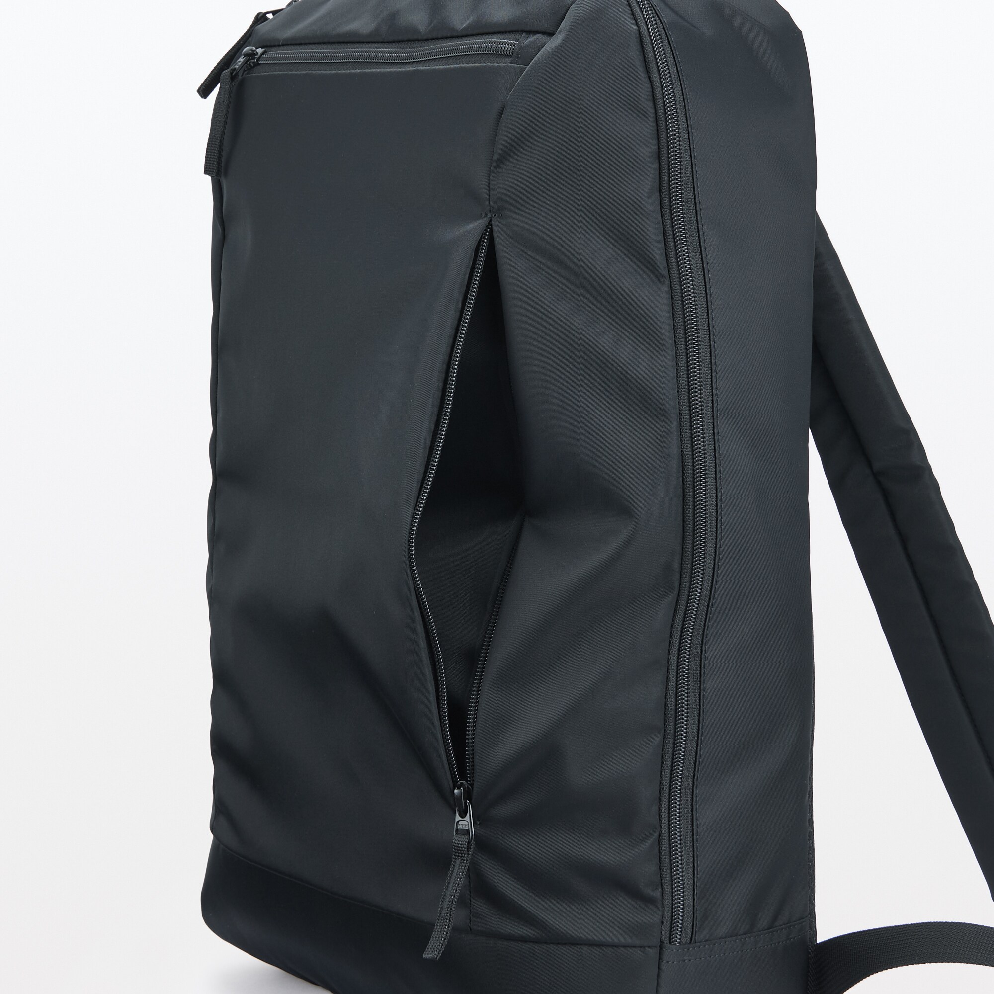 肩の負担を軽くする　撥水ビジネスリュックサック