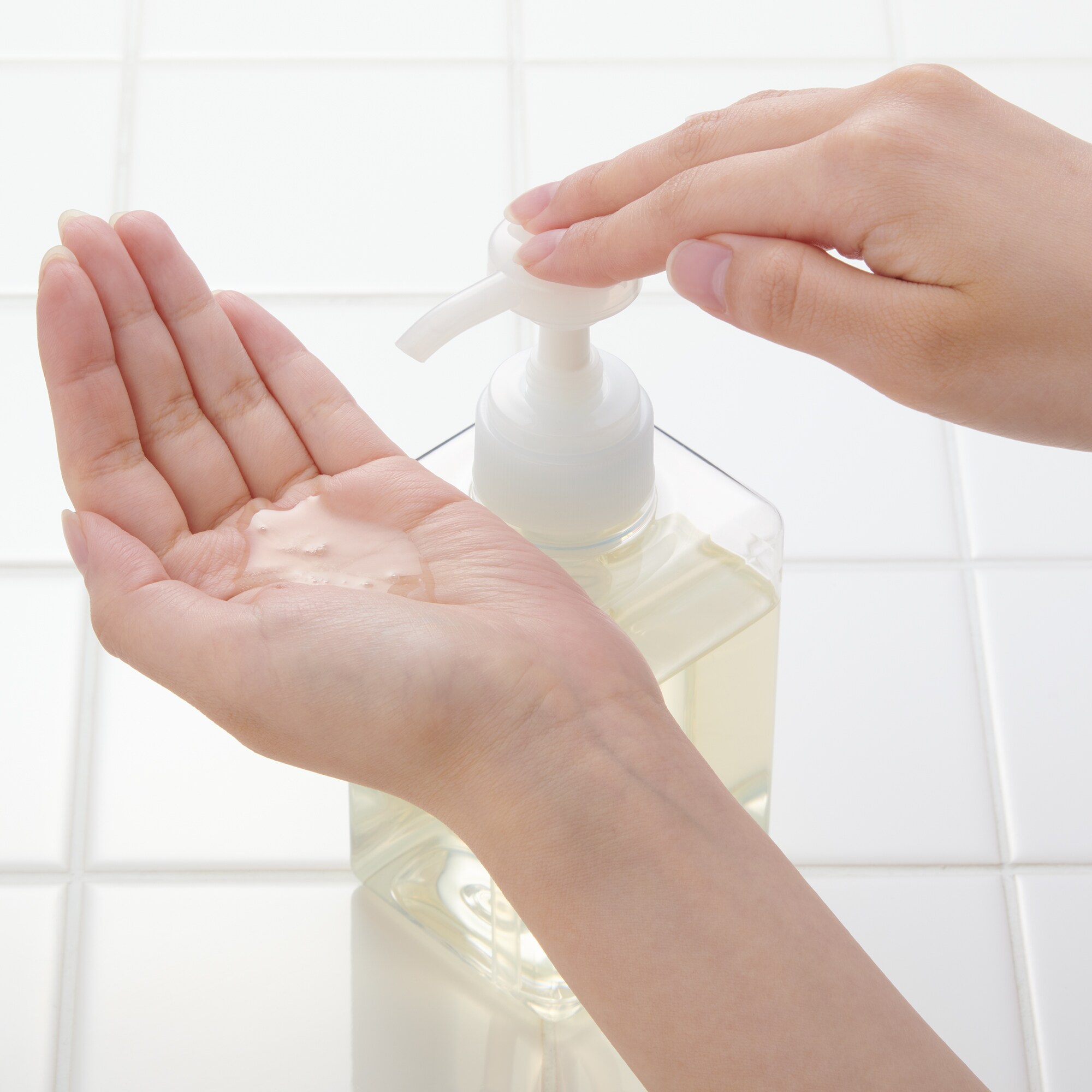 エイジングケアシャンプー　３４０ｍＬ