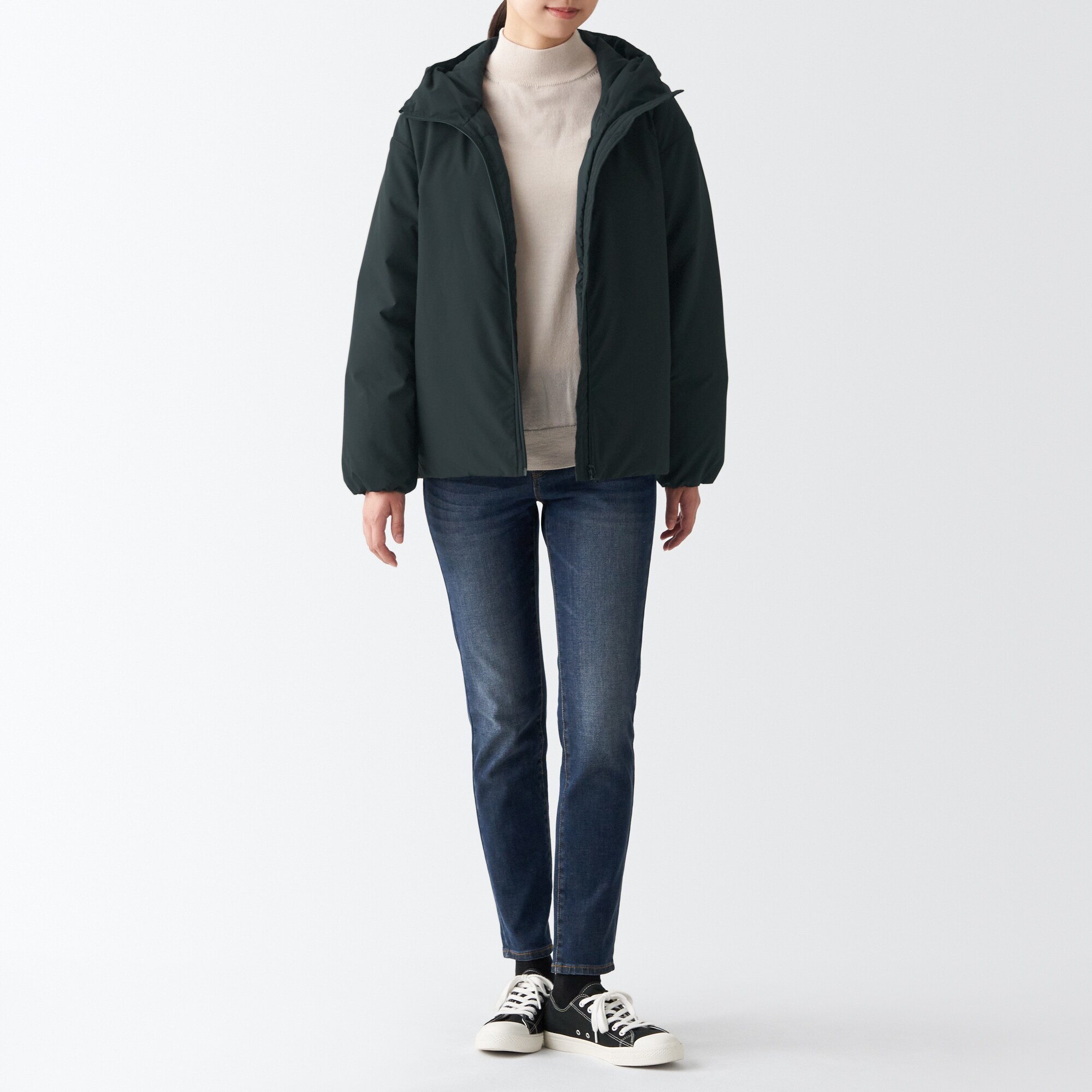 再生ポリエステル水を弾くダウンジャケット