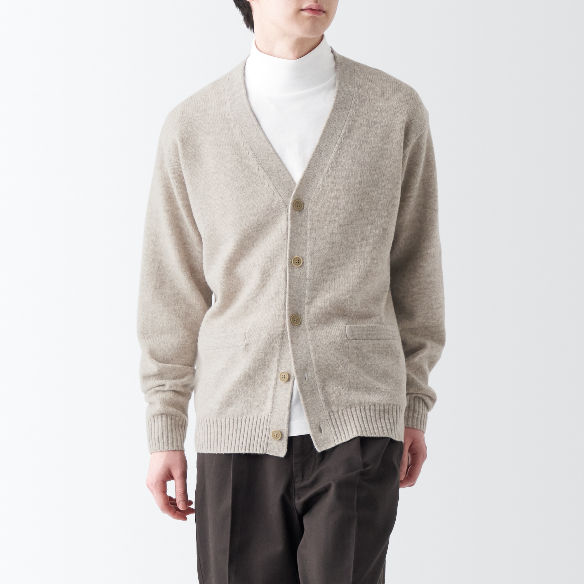 洗えるウールミドルゲージＶネックカーディガン