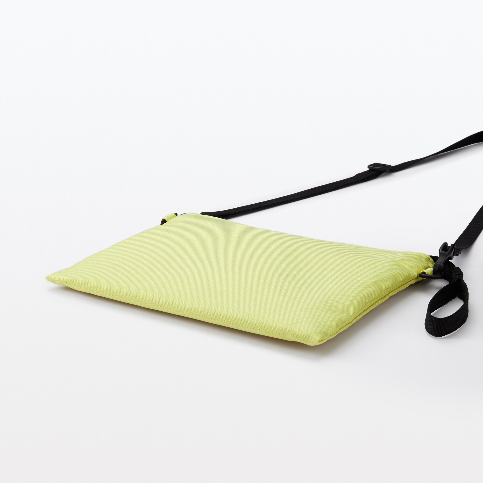 ポーチとしても使える　撥水サコッシュ