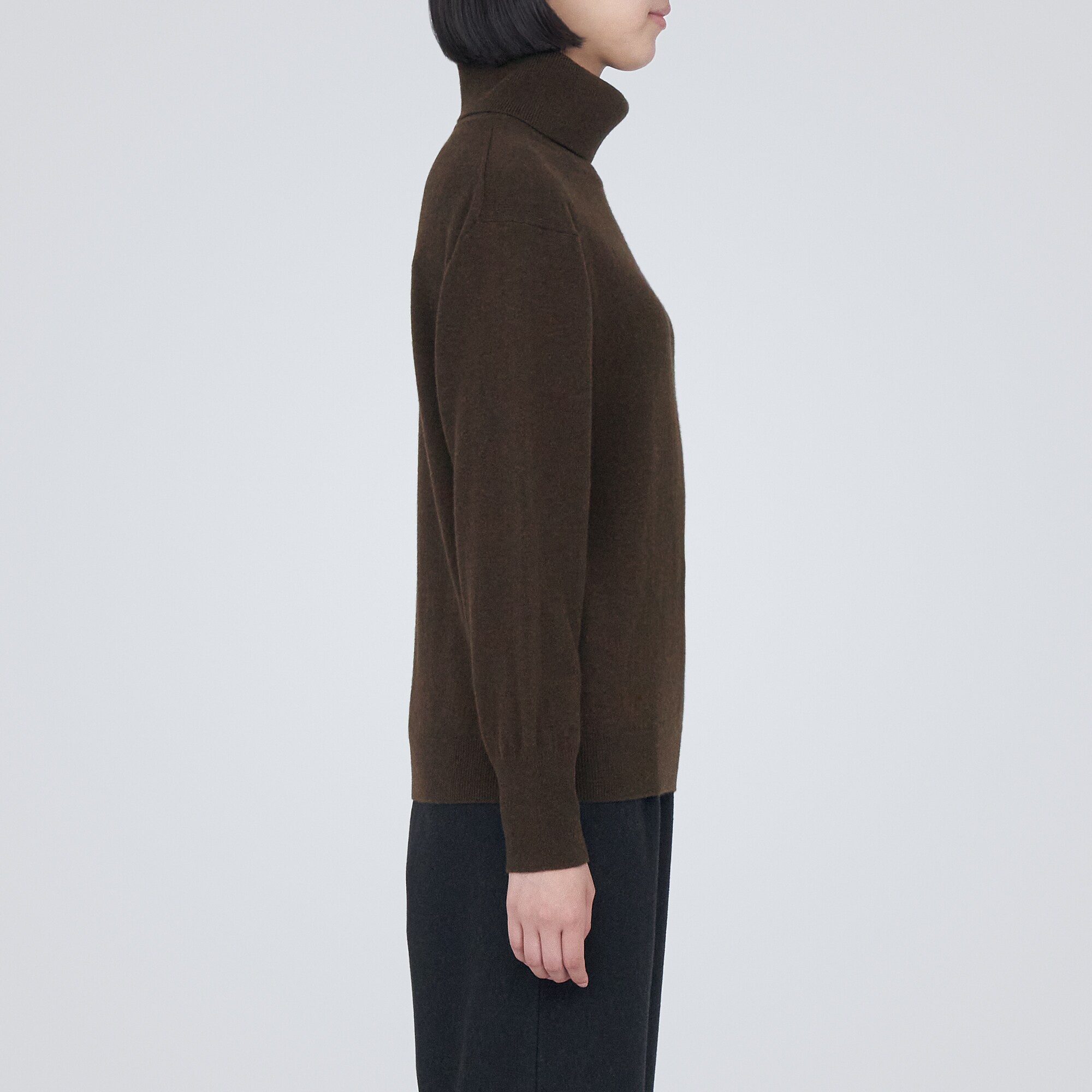 自然のまんまの色　ヤク　タートルネックセーター（数量限定）