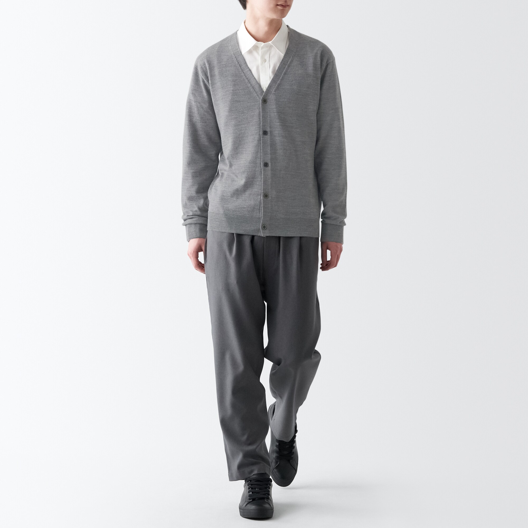 洗えるウールハイゲージＶネックカーディガン