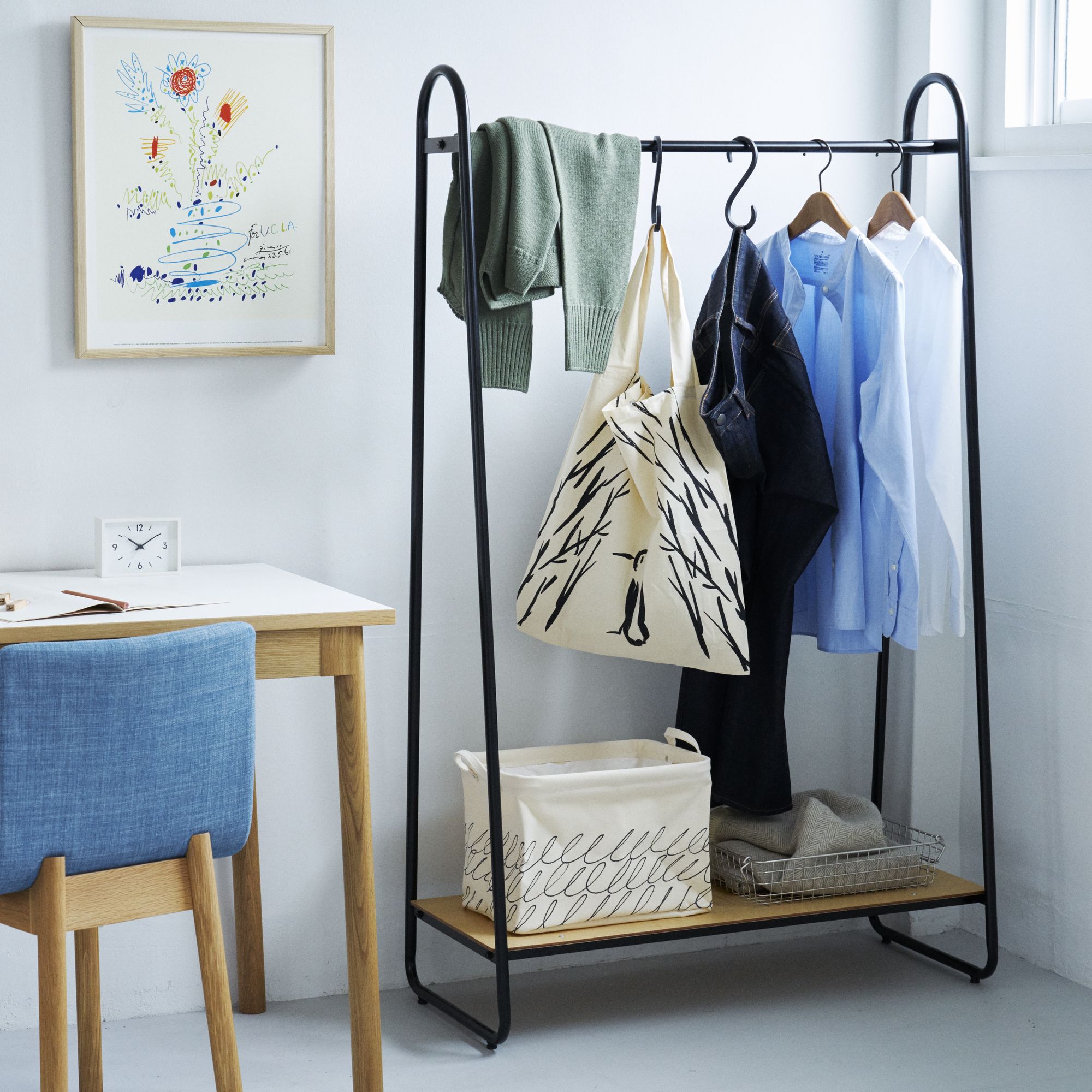 ＰＡＵＬ　ＨＡＮＧＥＲ　ＳＴＡＮＤ　幅９０×奥行４０．５×高さ１５０ｃｍ