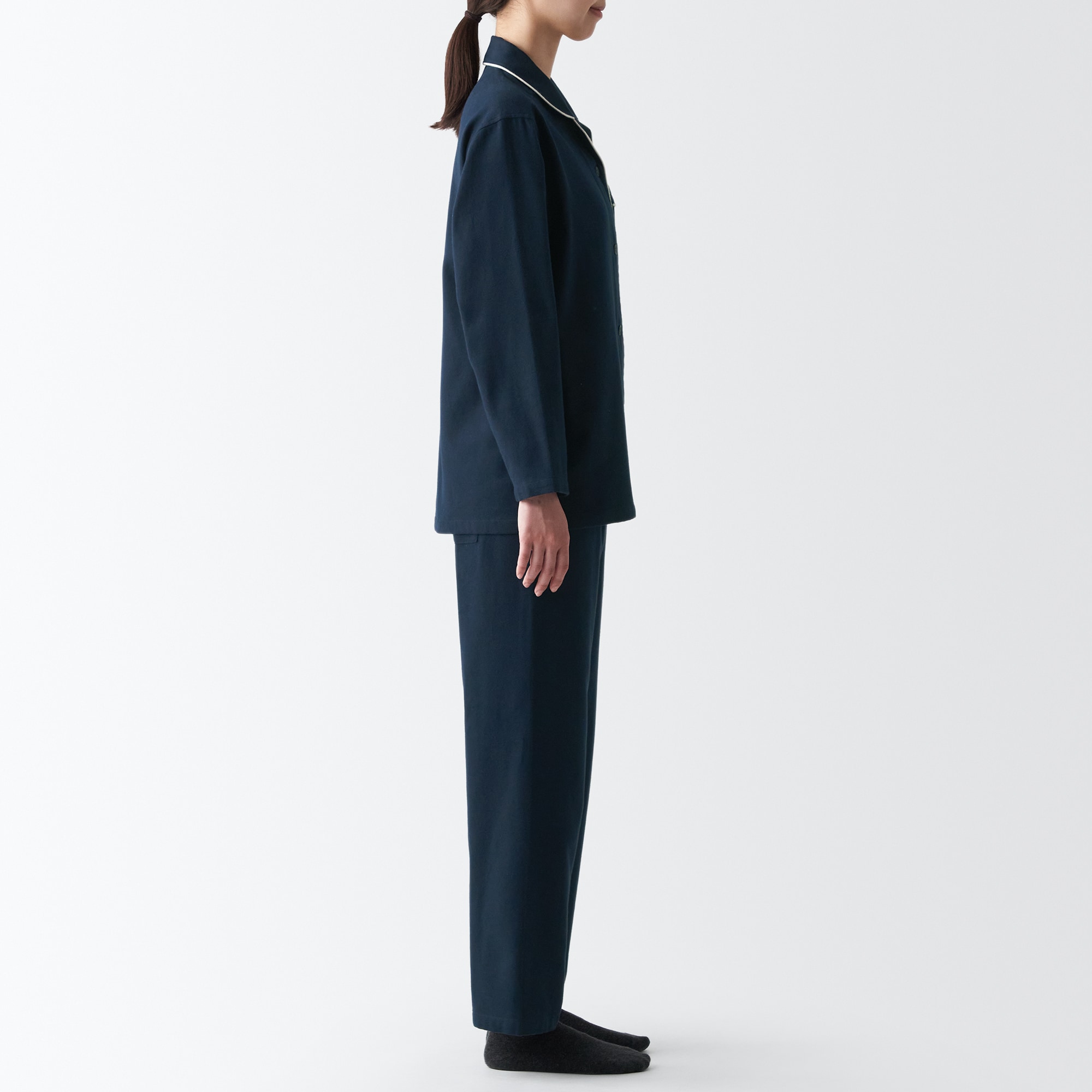 【両面起毛で温かい】脇に縫い目のない　フランネルパジャマ（新仕様：開襟・丸襟タイプ、お尻ポケットあり）